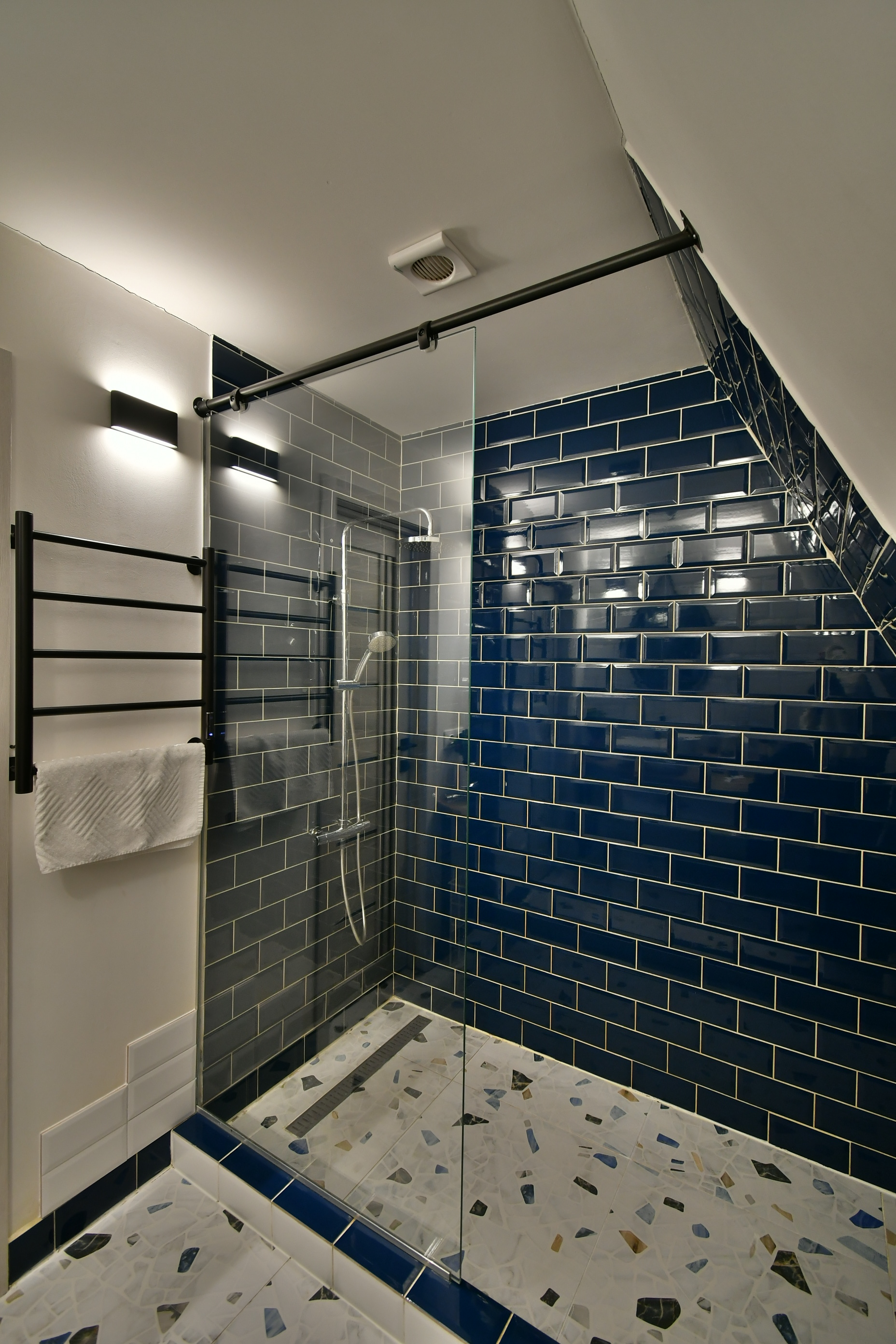 Отдых в А-фрейм домике у пруда