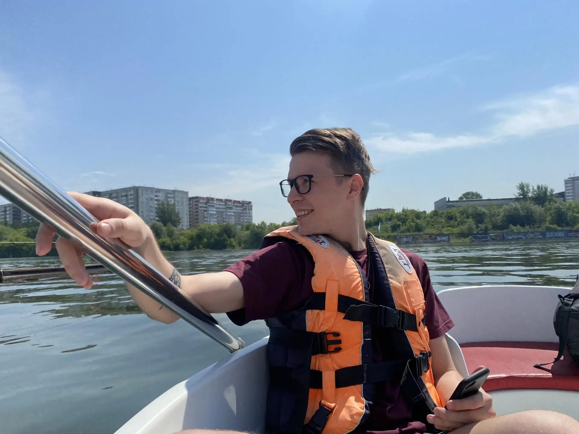 Прогулка на катере с ветерком по Енисею