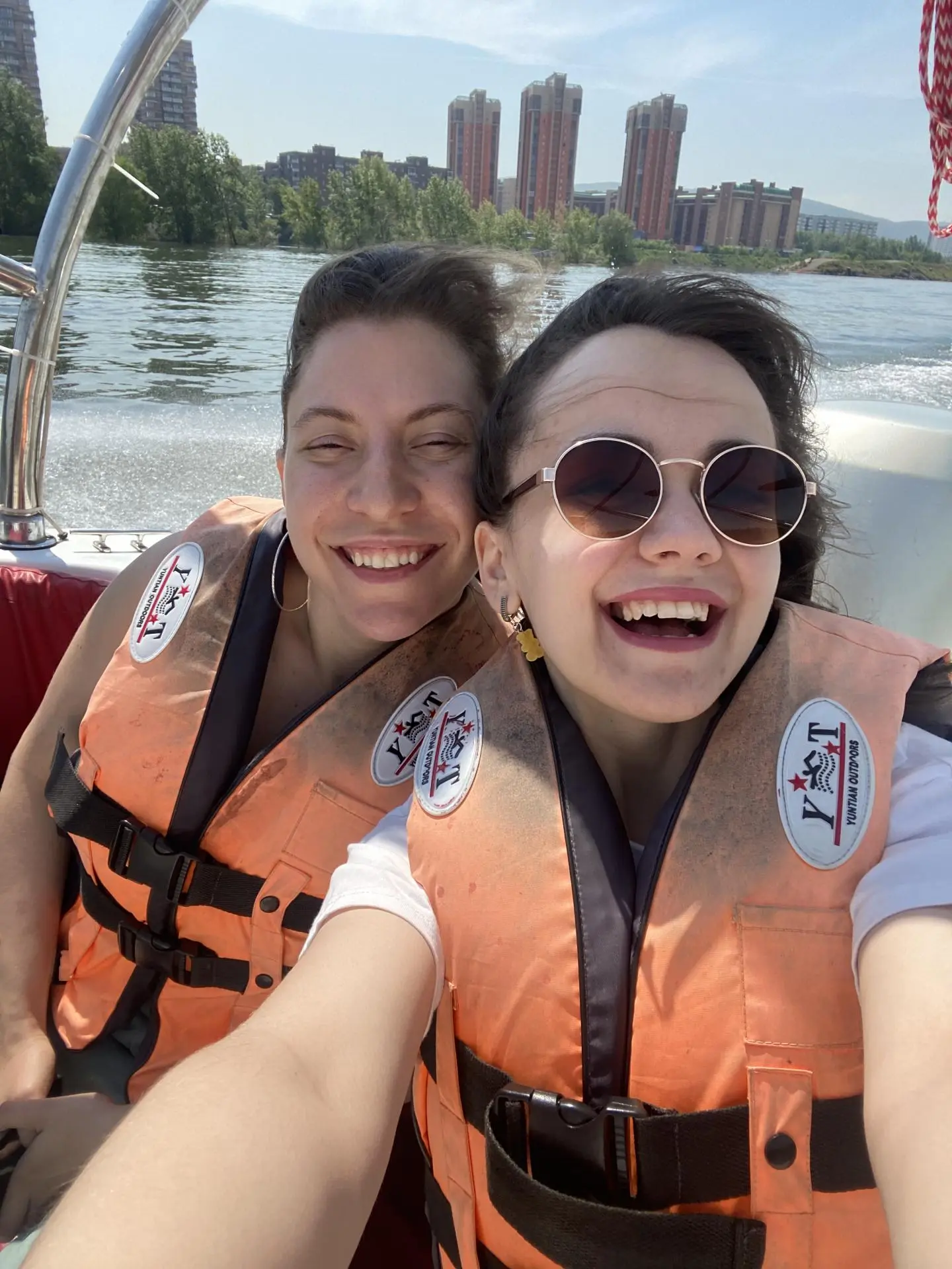 Прогулка на катере с ветерком по Енисею