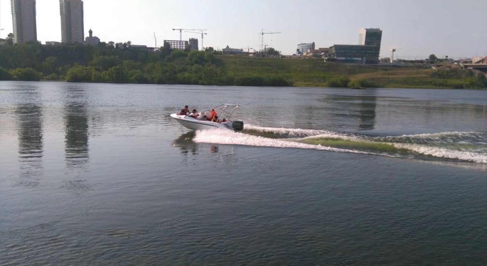Прогулка на катере с ветерком по Енисею