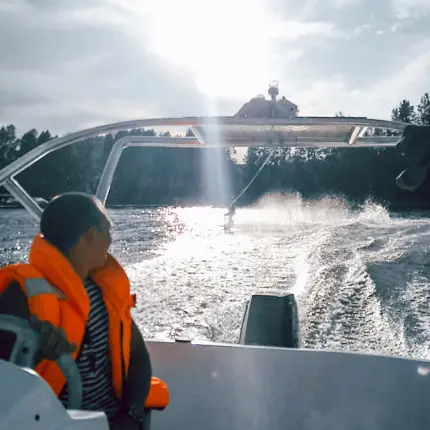 Урок вейкбординга на Енисее