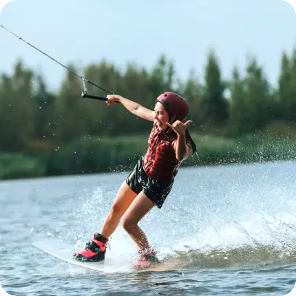 Урок вейкбординга на Енисее