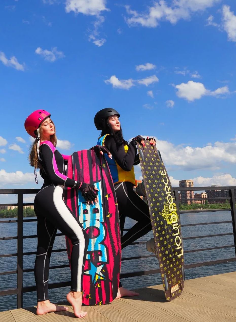 Урок вейкбординга на Енисее