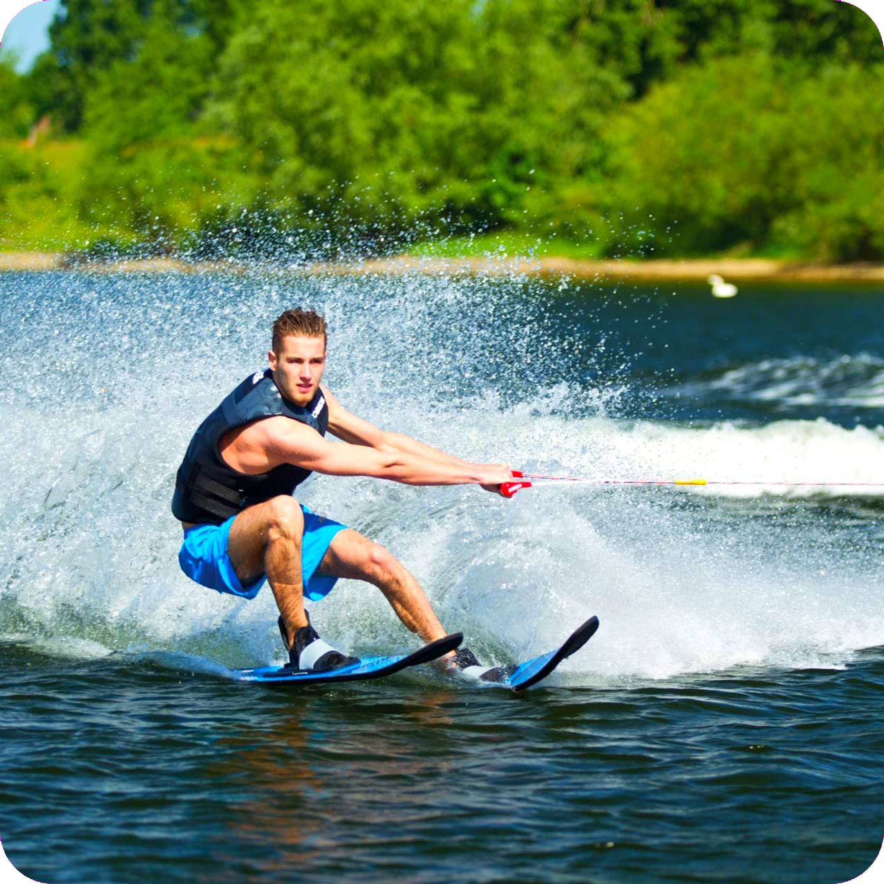 Катание на водных лыжах по Енисею