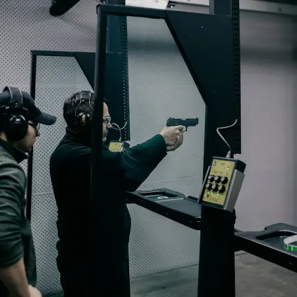 На огневом рубеже. Стрельба из пистолета по мишеням