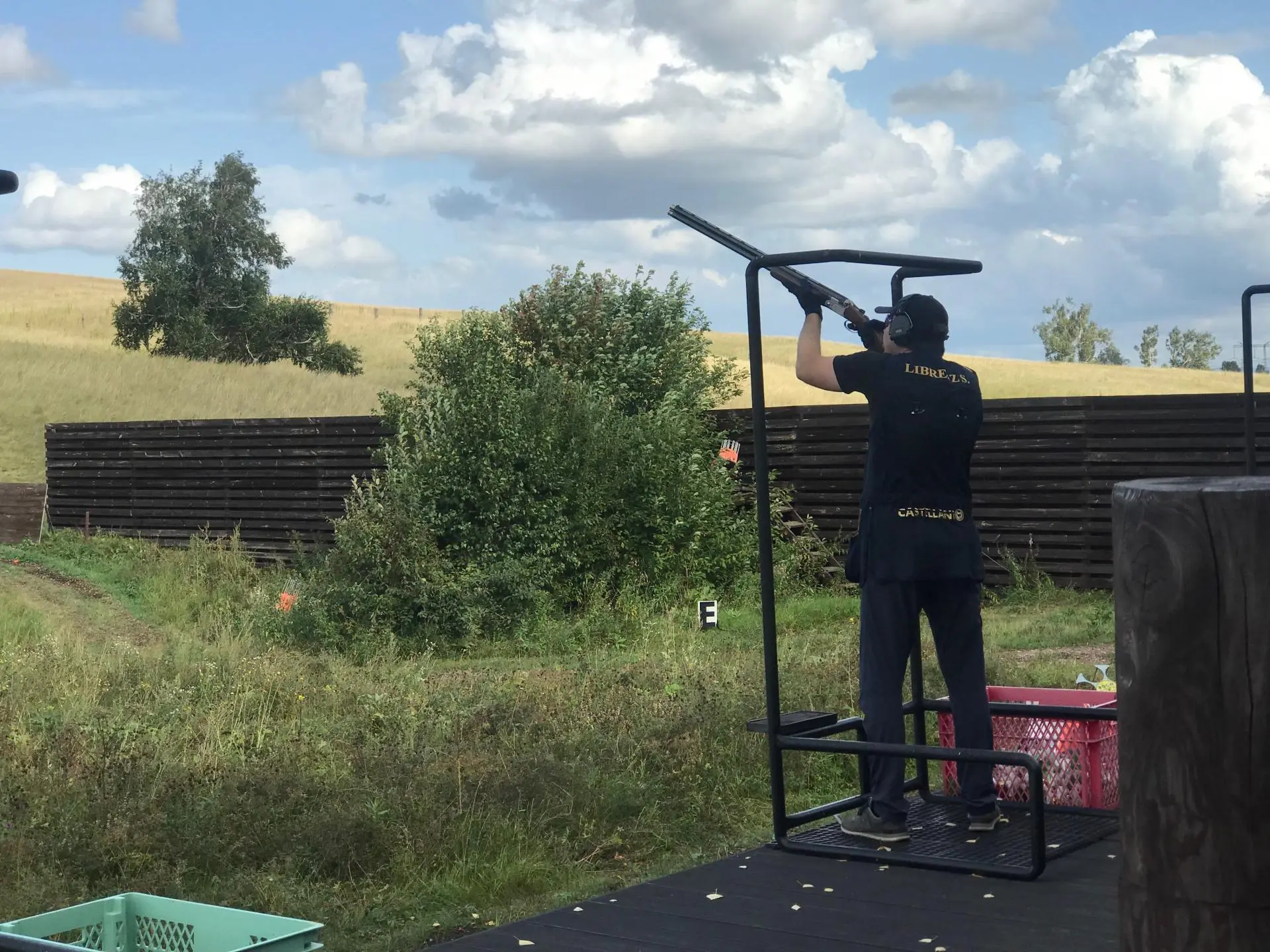 Стендовая стрельба из ружья по летающим мишеням