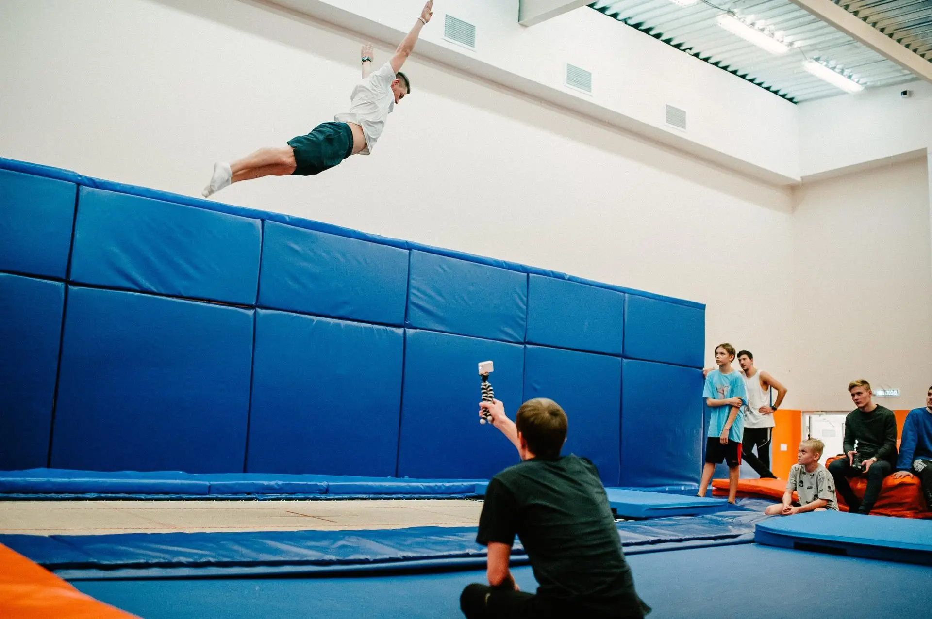 Мастер-класс по прыжкам на батуте