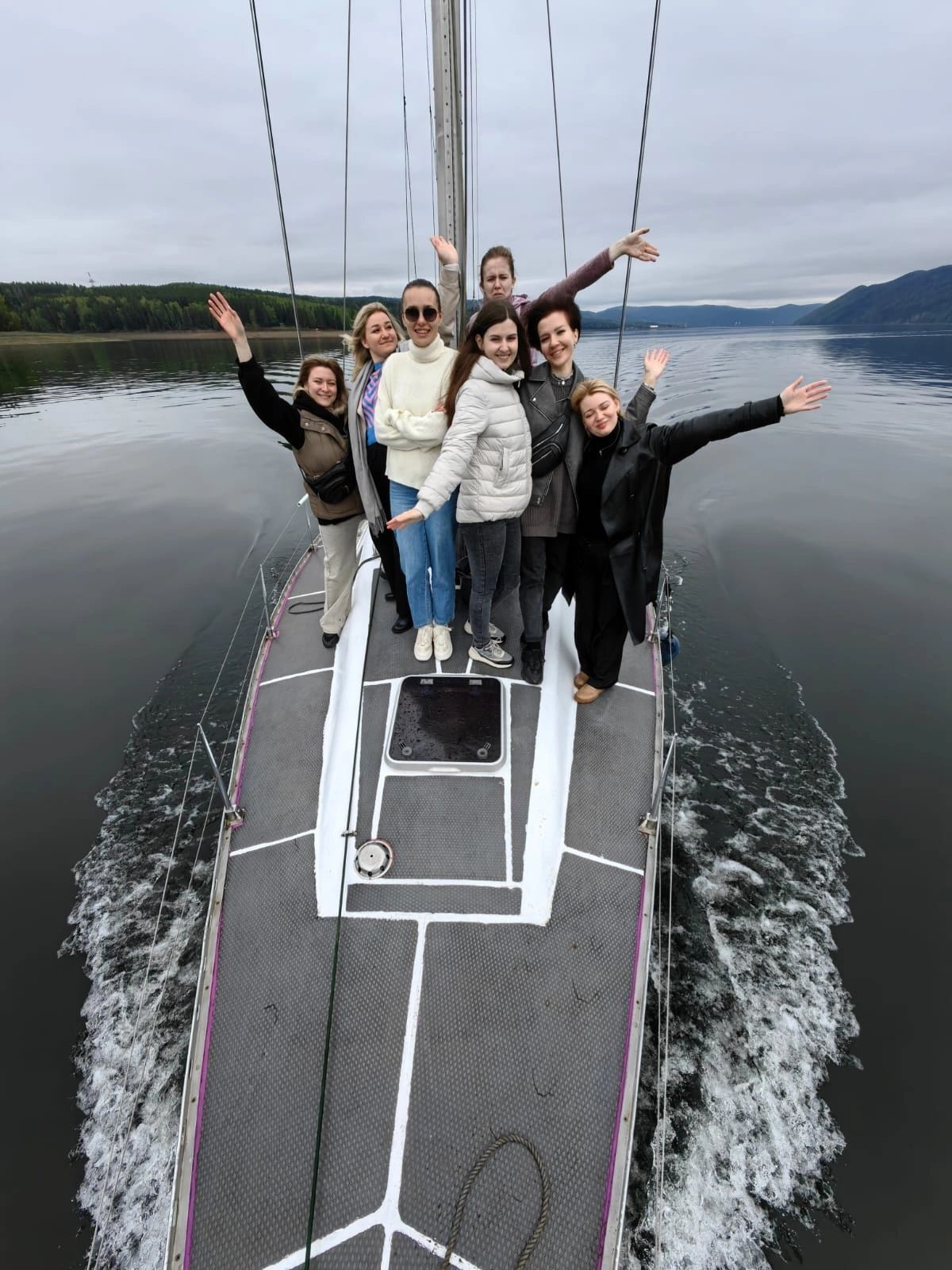 Прогулка на парусной яхте по Красноярскому морю