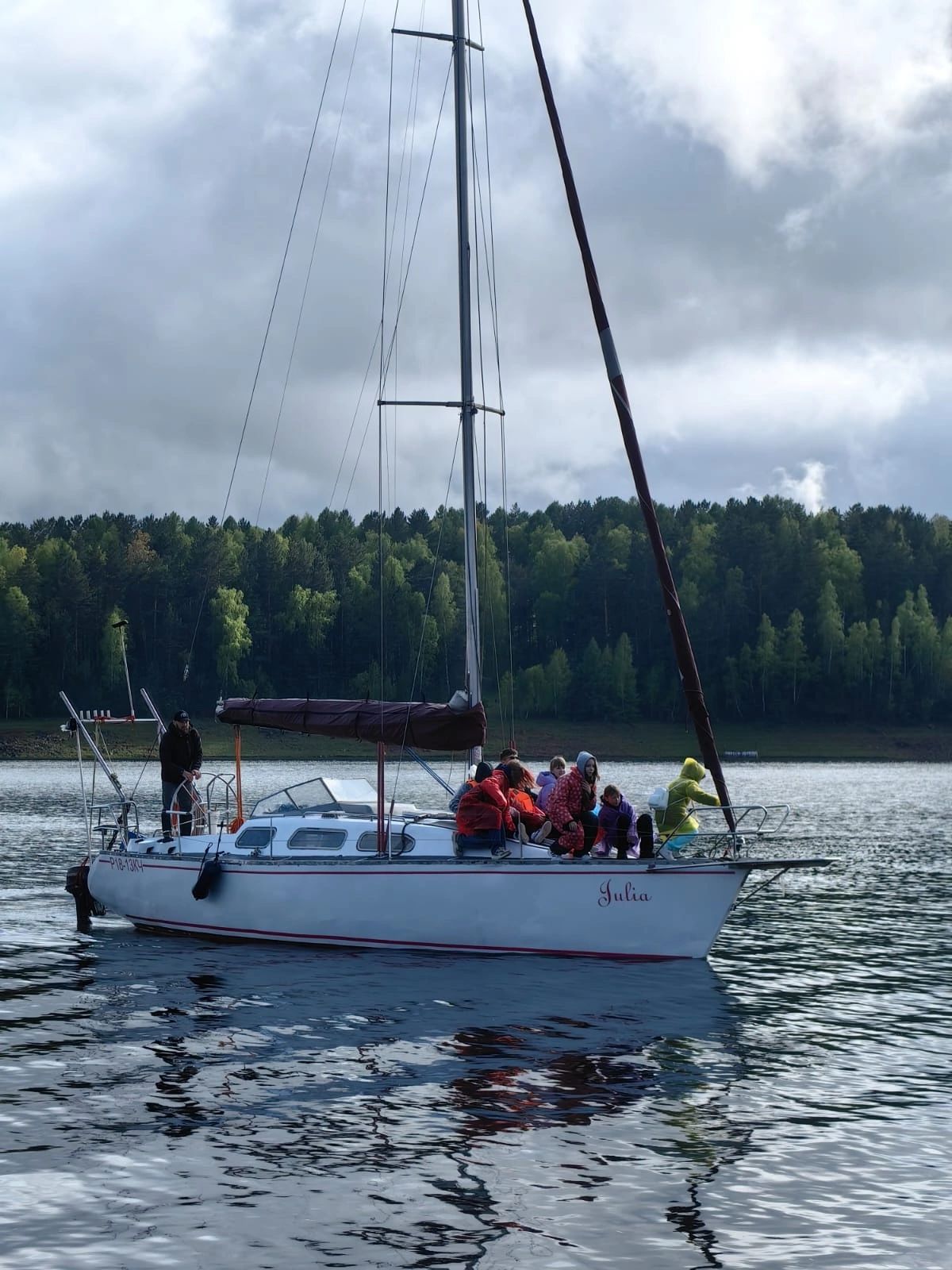 Прогулка на парусной яхте по Красноярскому морю