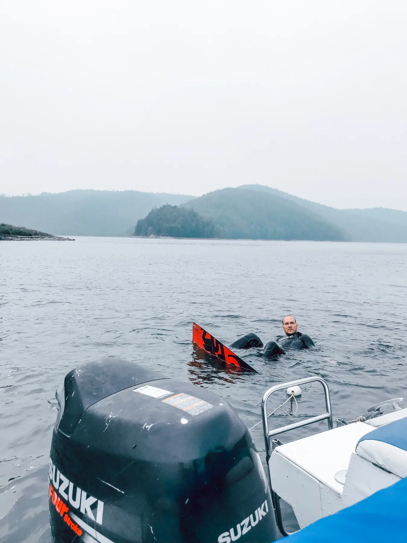 Катание на вейкборде для компании