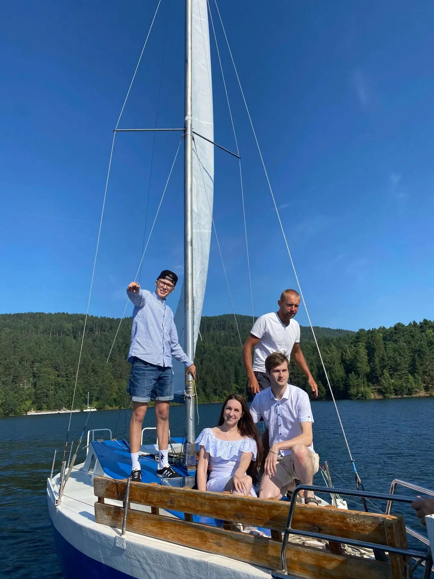 Катание на яхте до Красноярской ГЭС