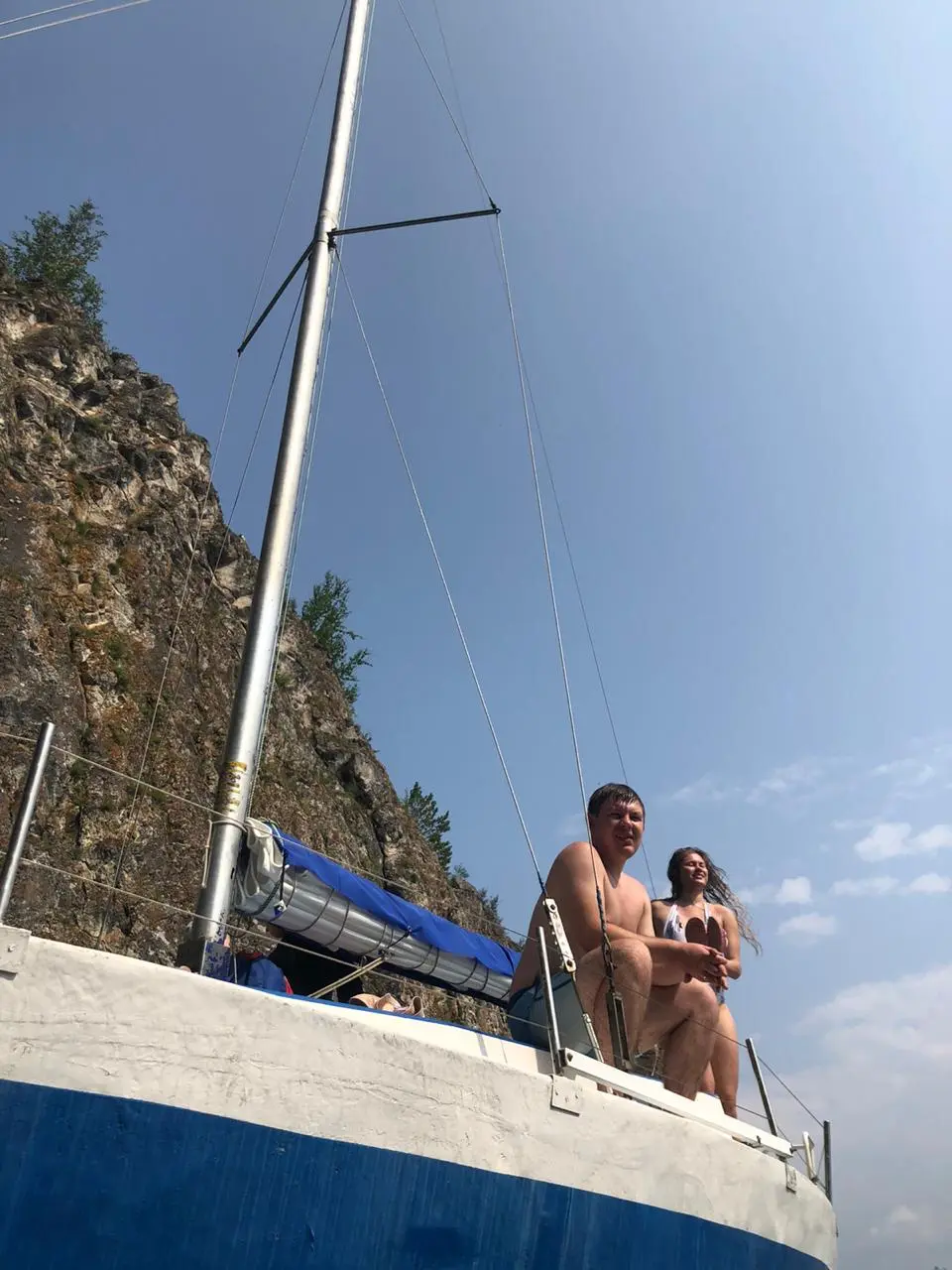 Катание на яхте до Красноярской ГЭС