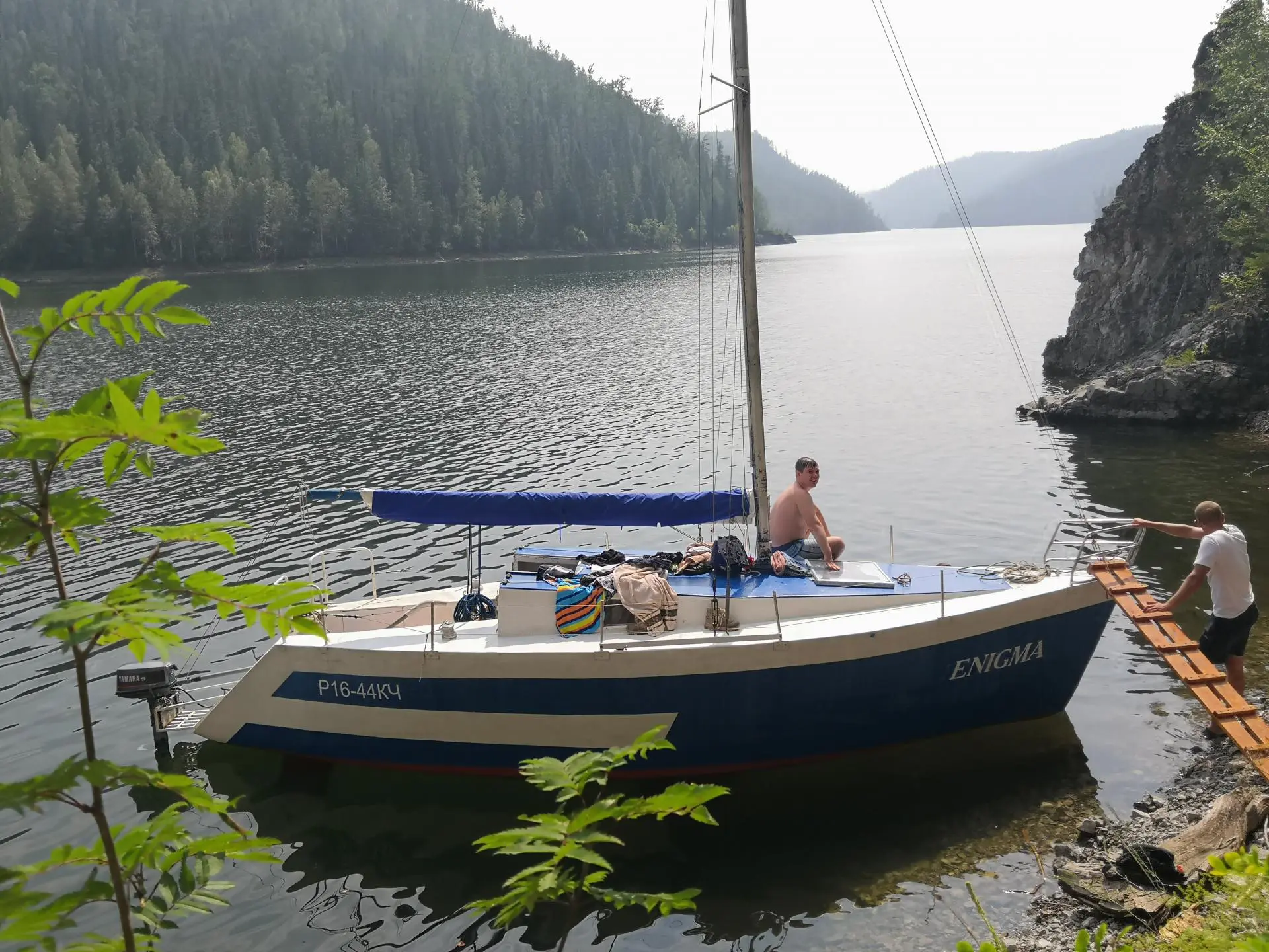 Катание на яхте до Красноярской ГЭС