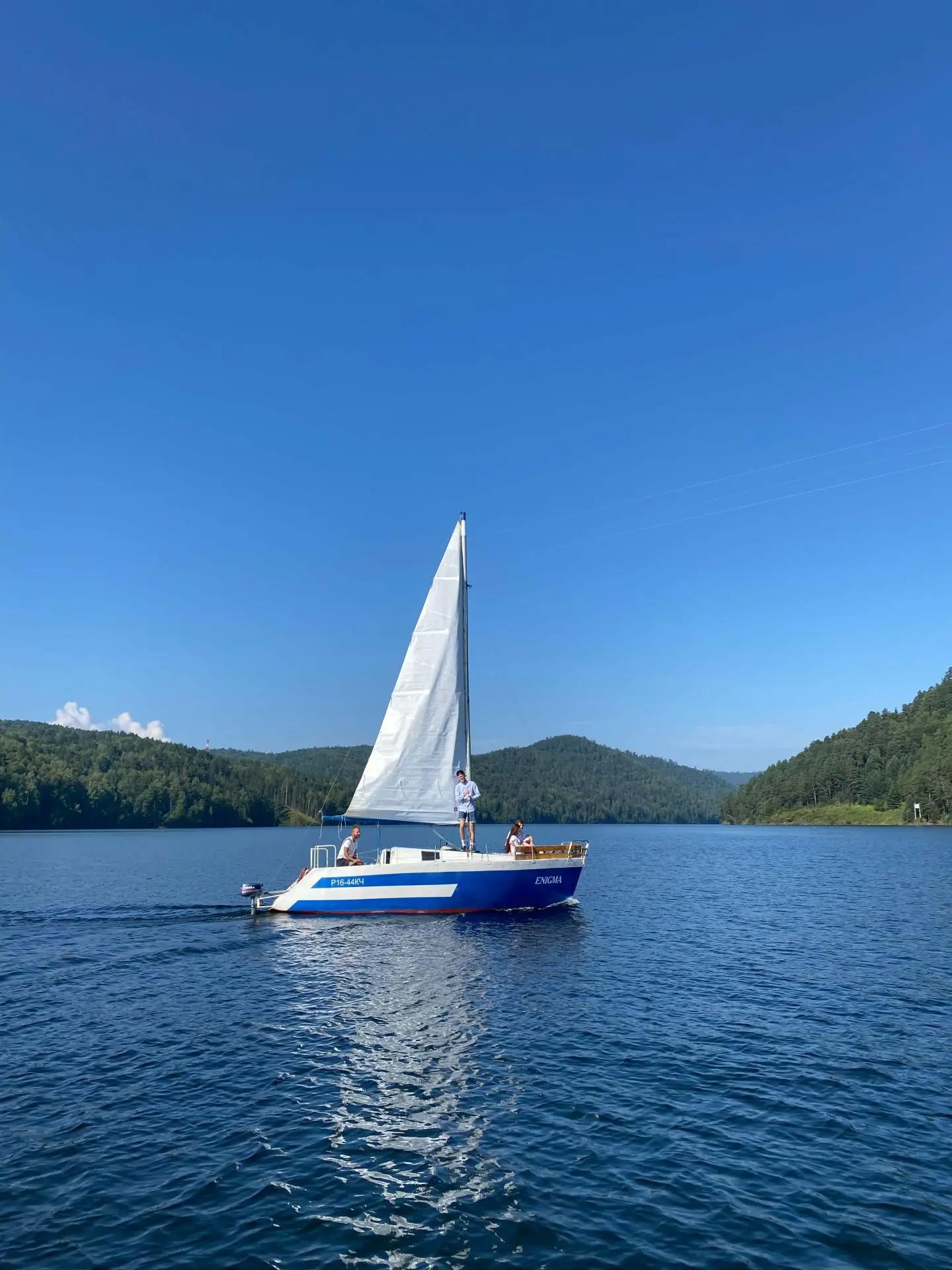 Катание на яхте до Красноярской ГЭС