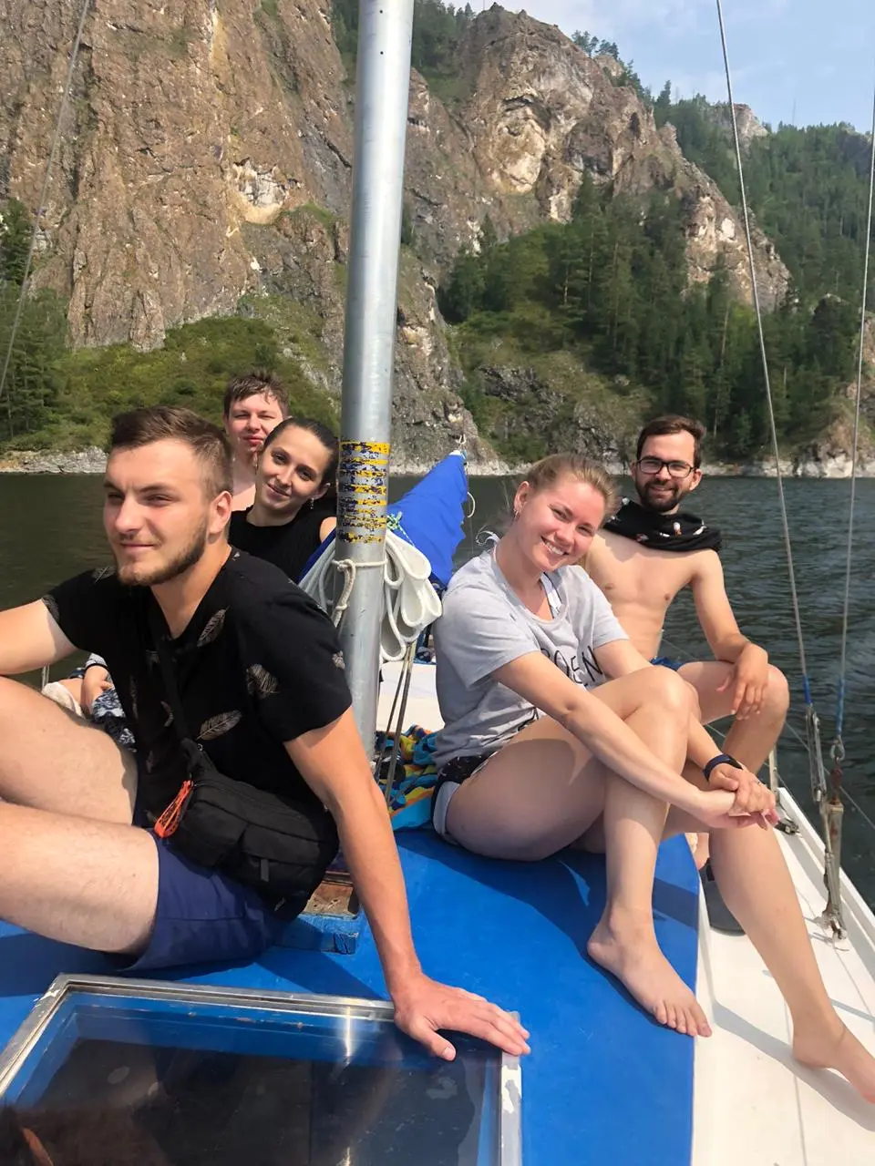 Катание на яхте до Красноярской ГЭС