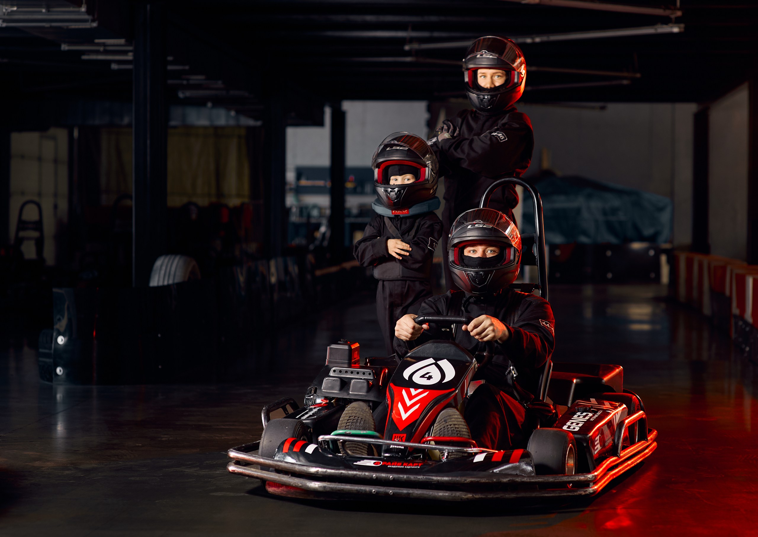 Драйвовый картинг на крытом треке