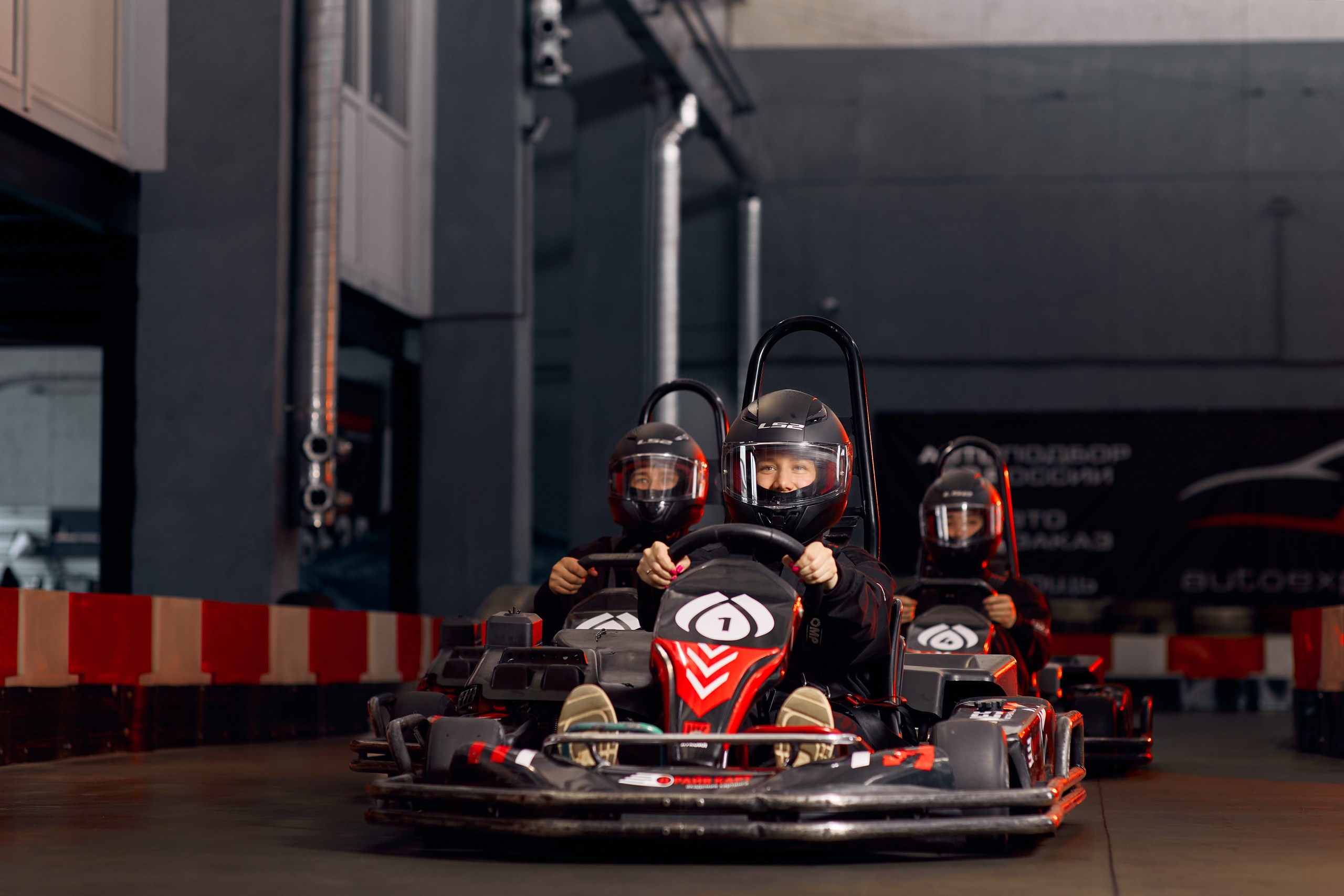 Драйвовый картинг на крытом треке