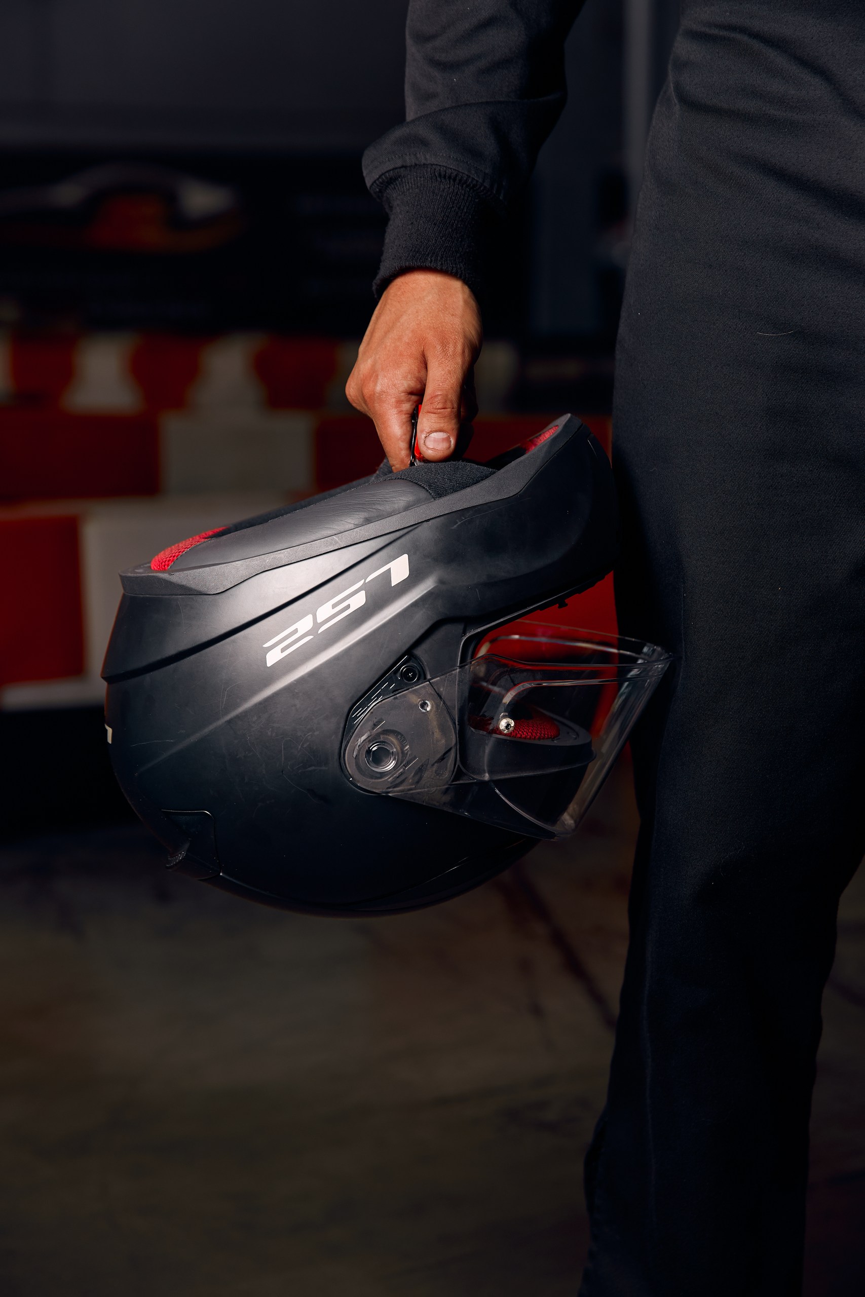 Драйвовый картинг на крытом треке