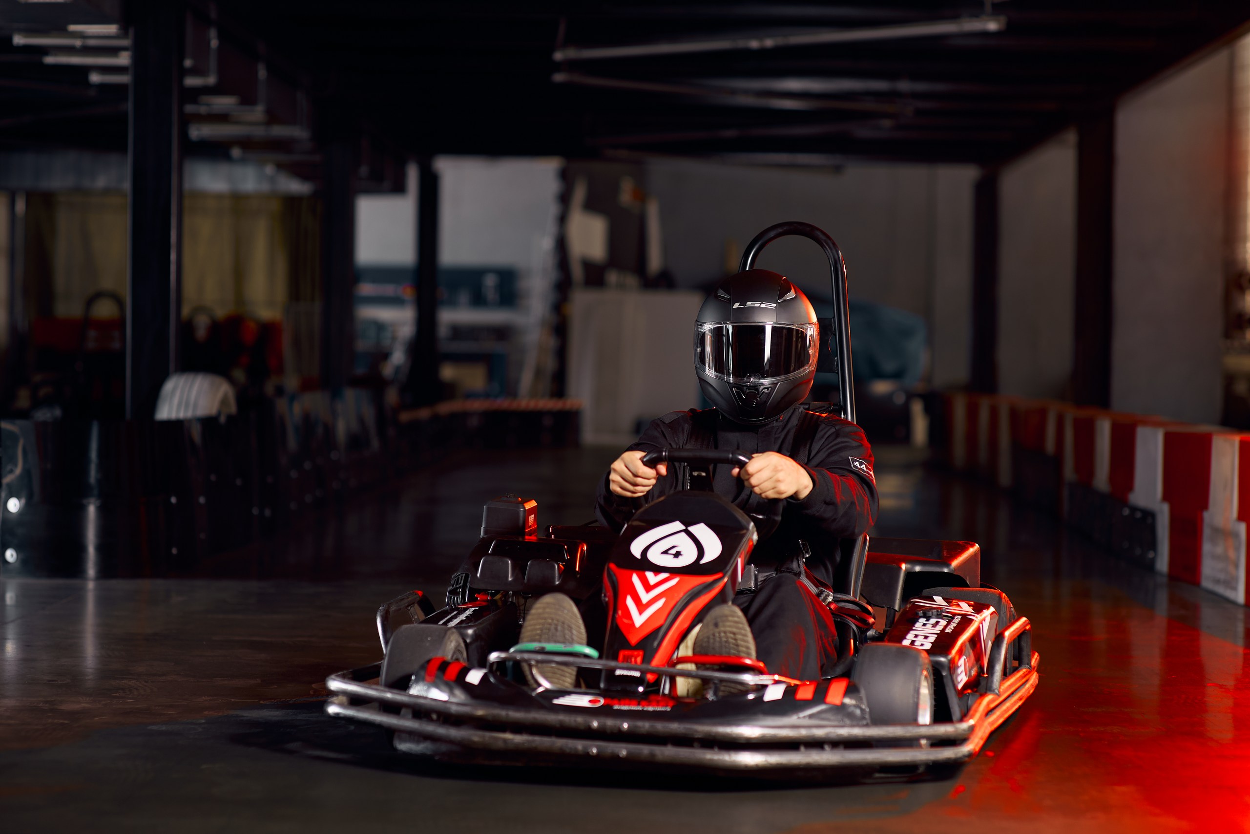 Драйвовый картинг на крытом треке