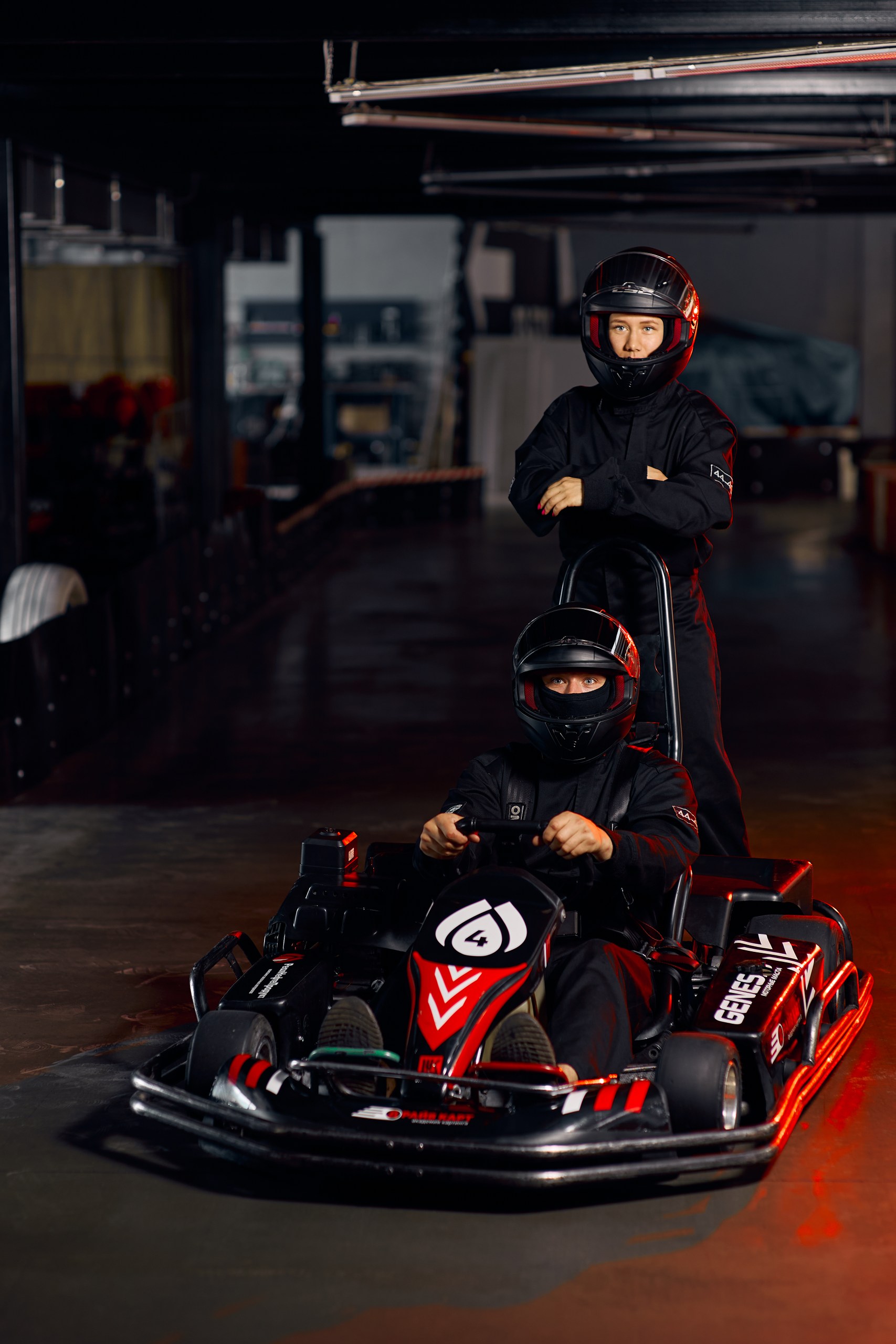 Драйвовый картинг на крытом треке