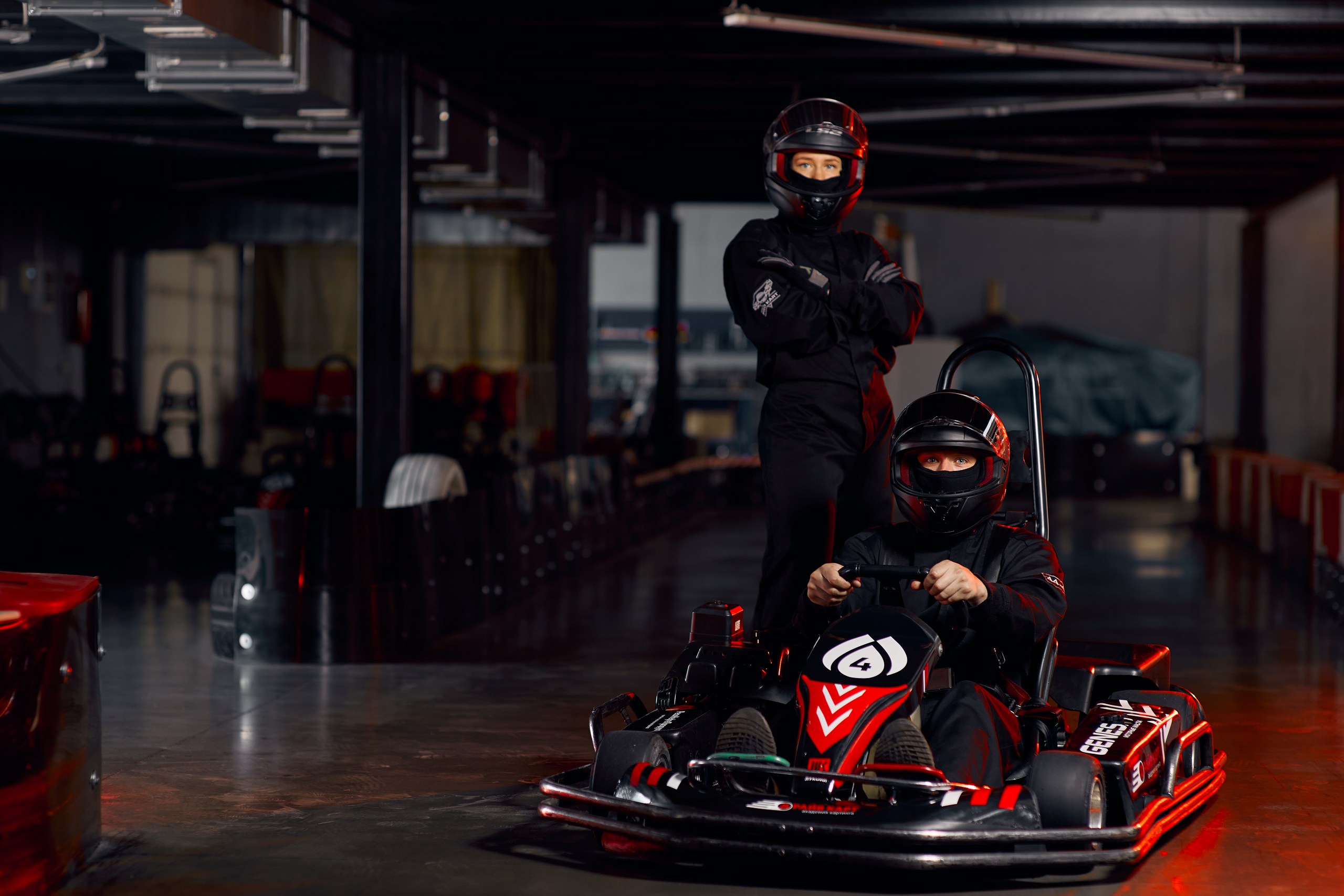 Драйвовый картинг на крытом треке