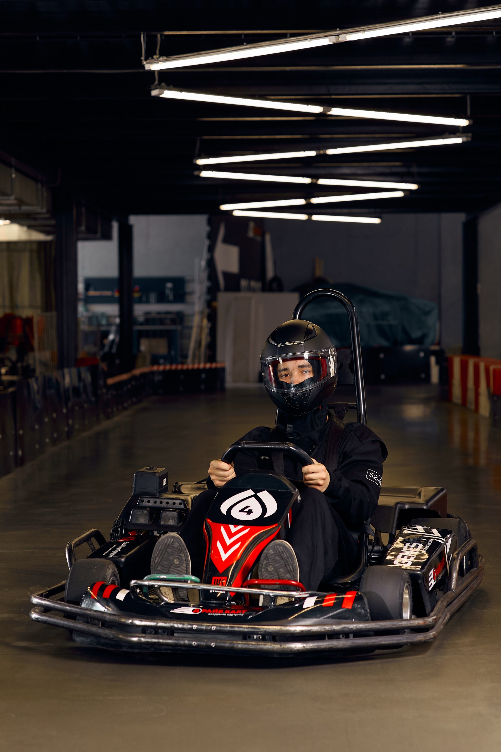 Картинг-свидание на крытом треке