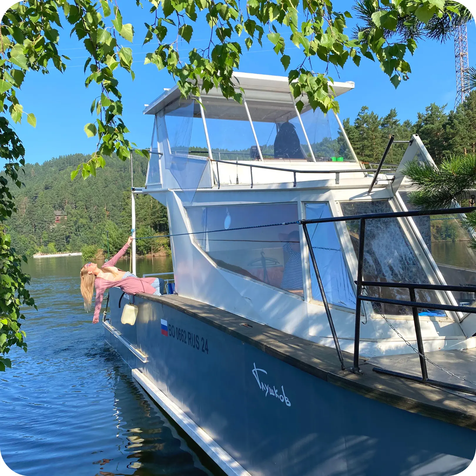 Прогулка по Красноярскому морю на двухэтажном судне