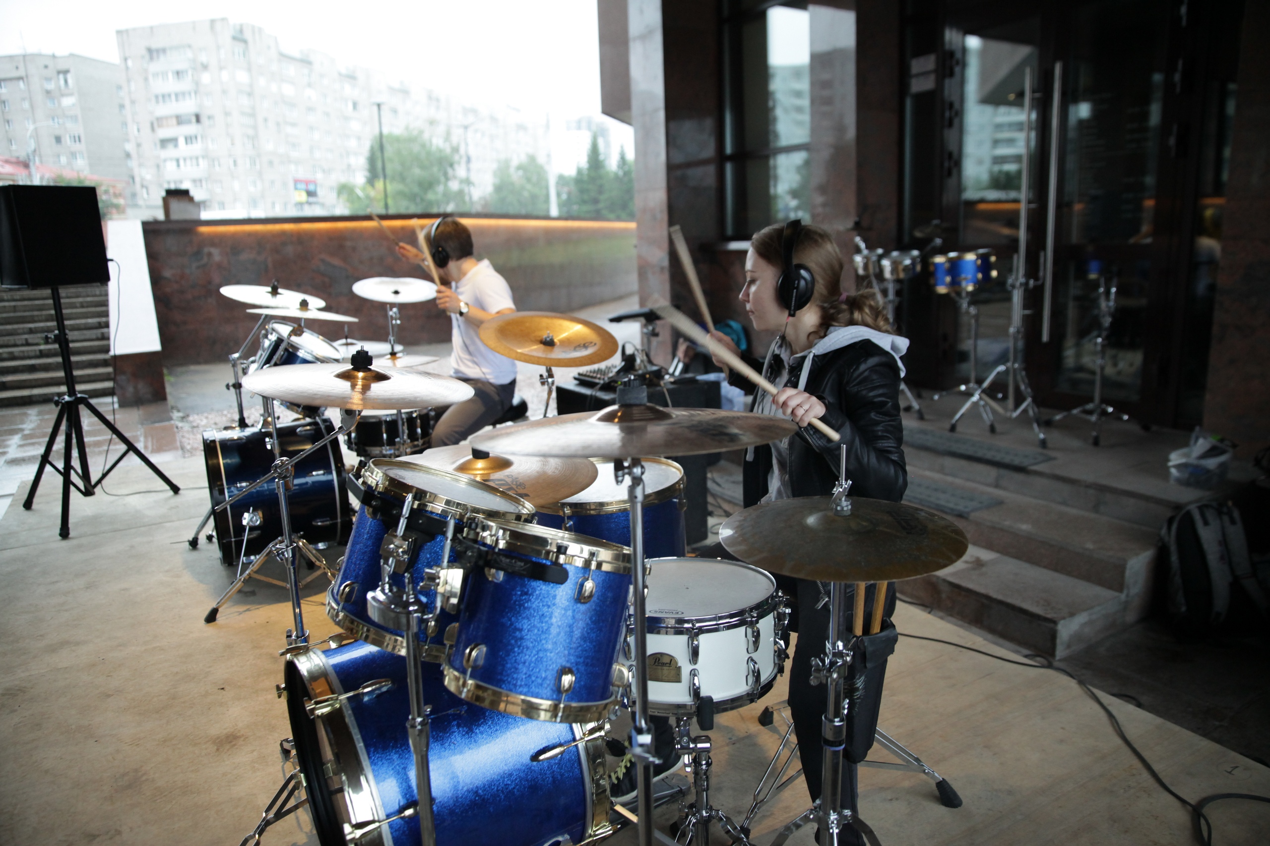 Урок игры на барабанах