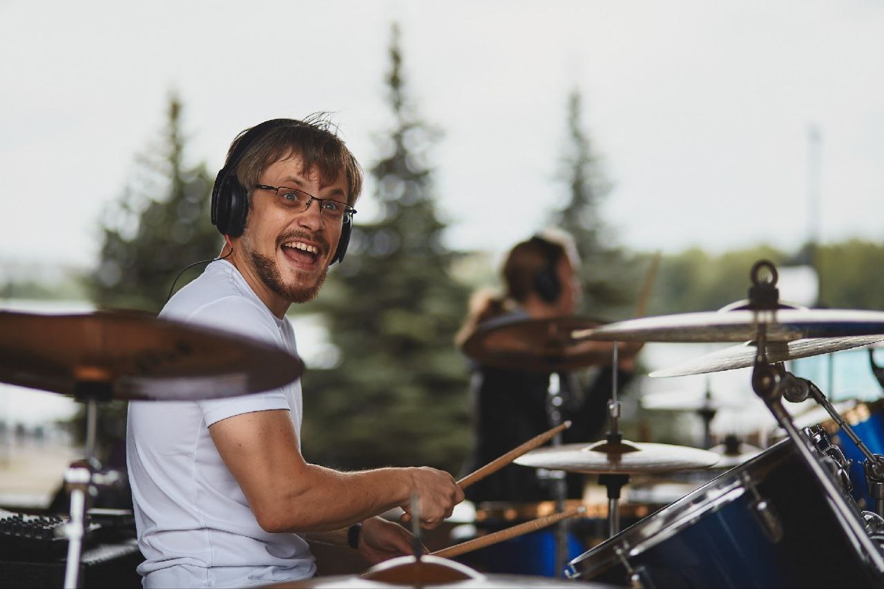 Урок игры на барабанах