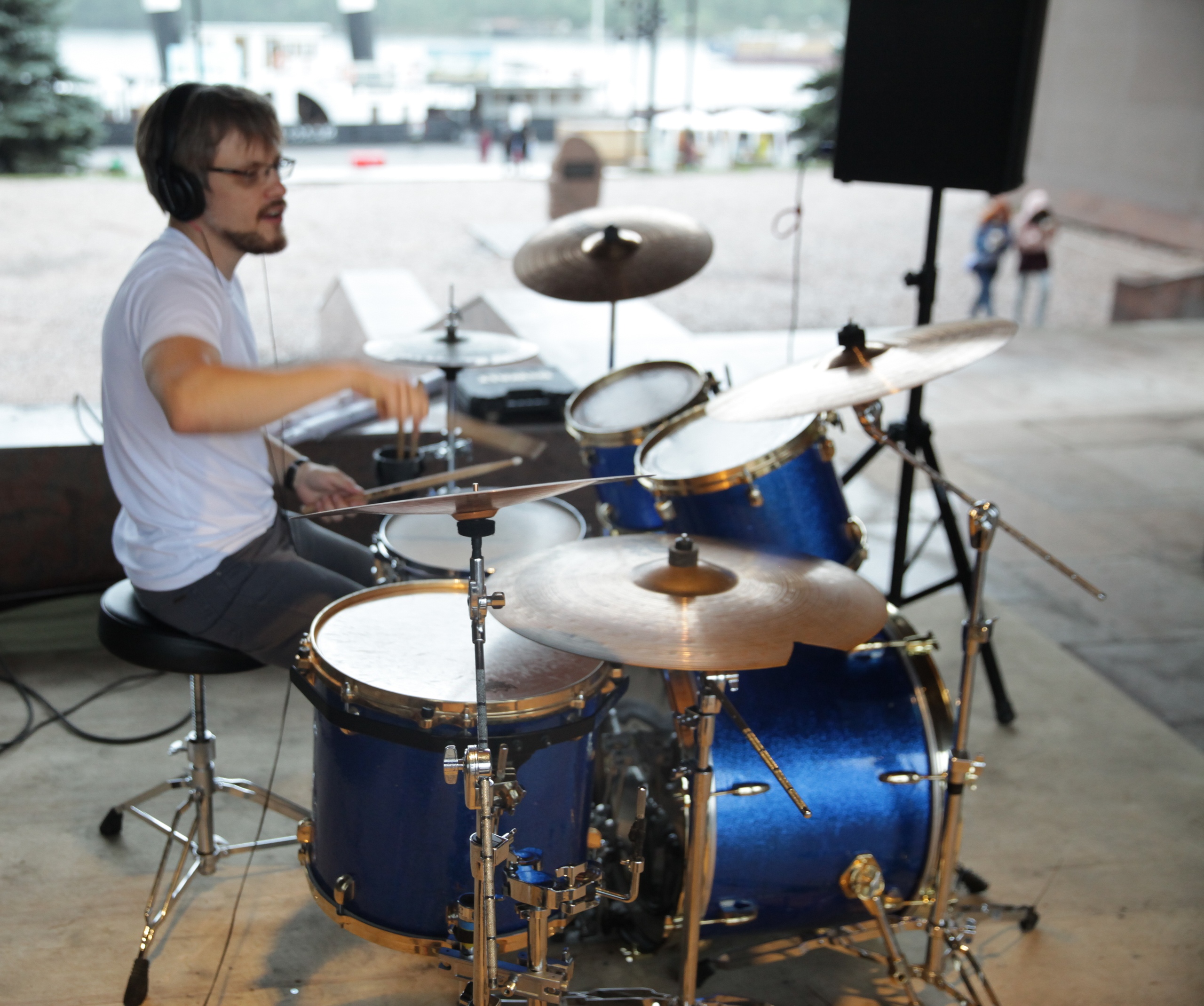 Урок игры на барабанах