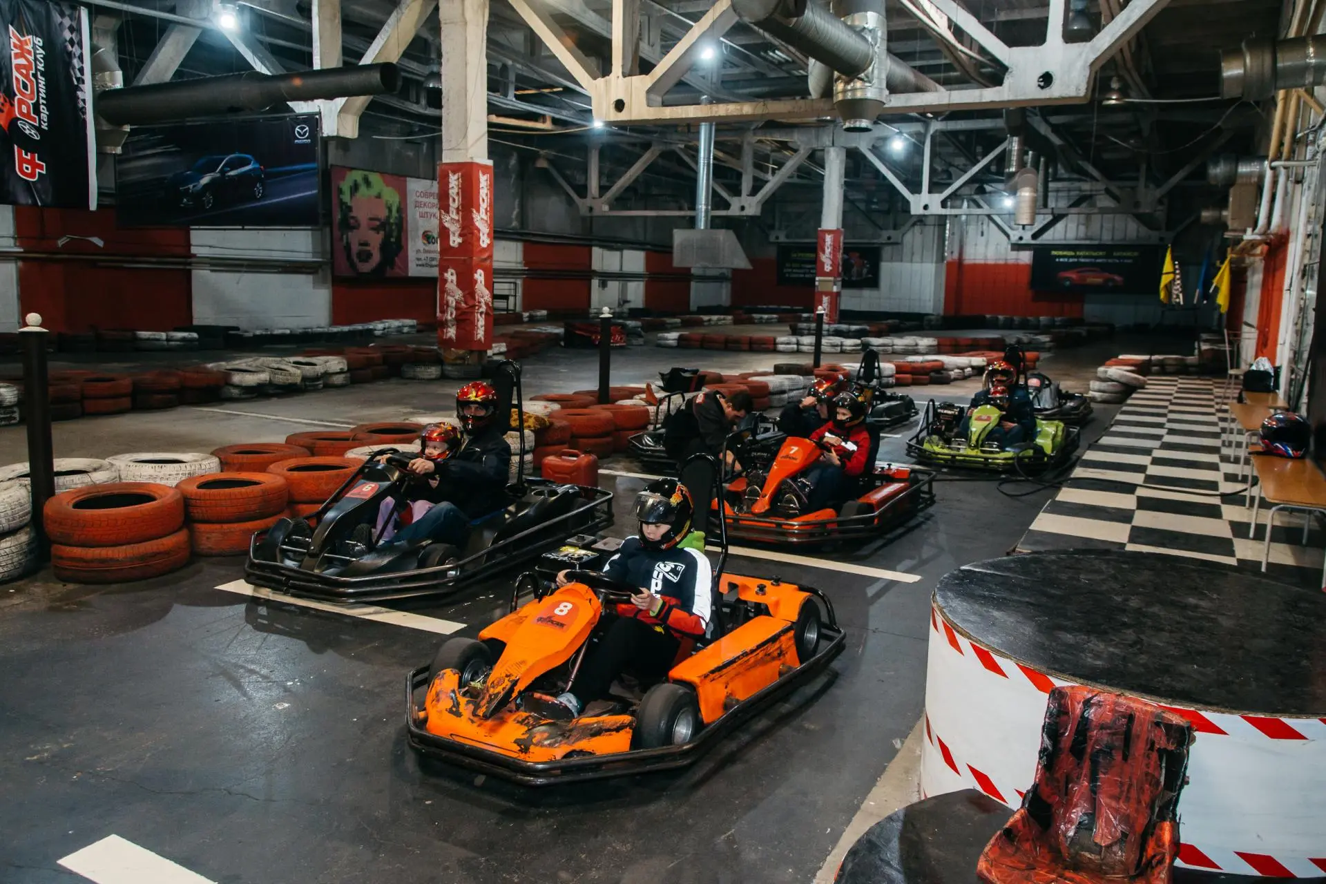Картинг на крытом треке