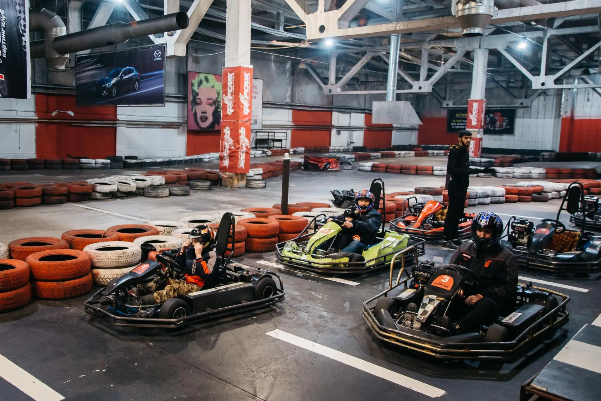 Картинг на крытом треке