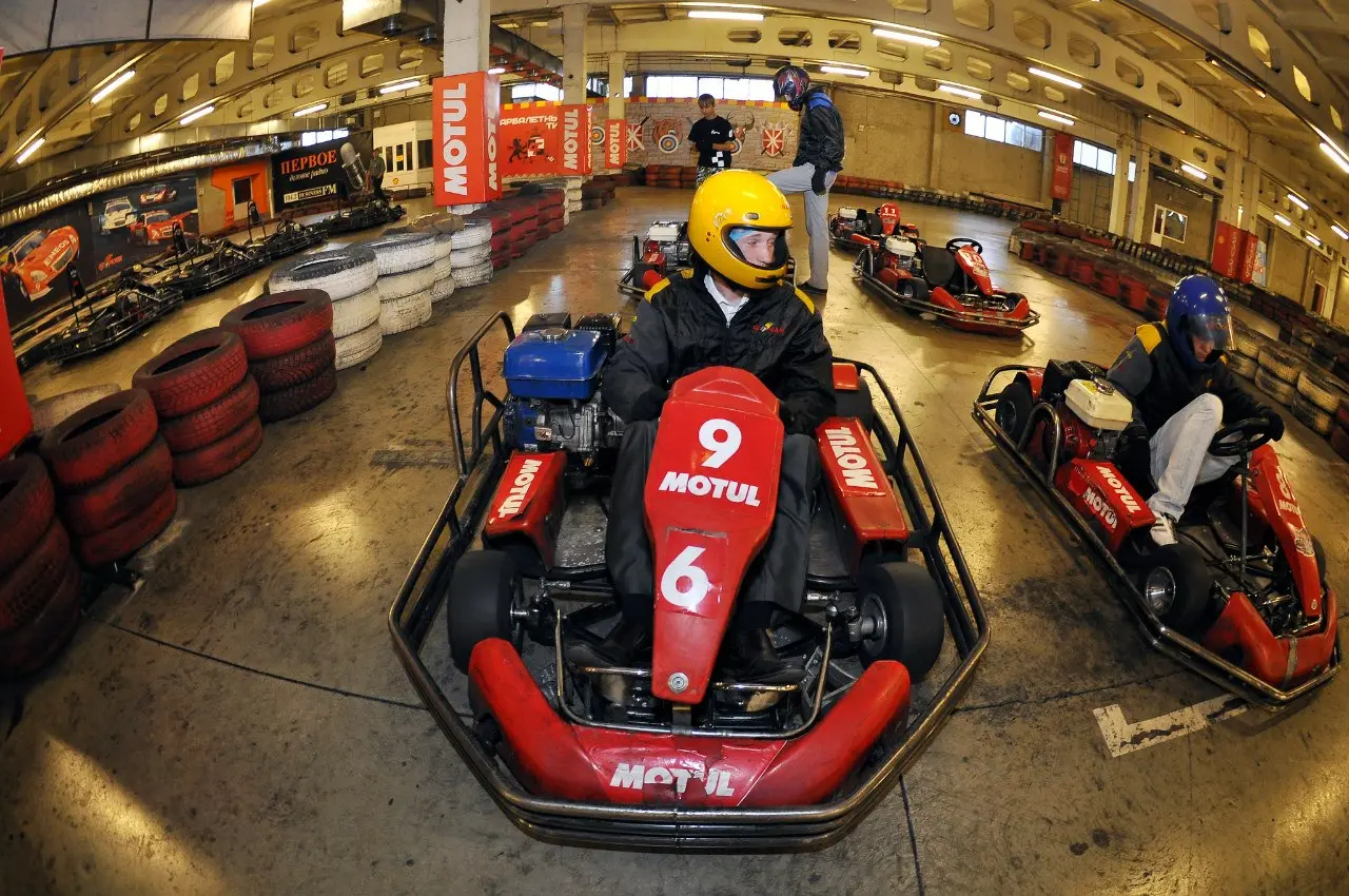 Картинг на крытом треке