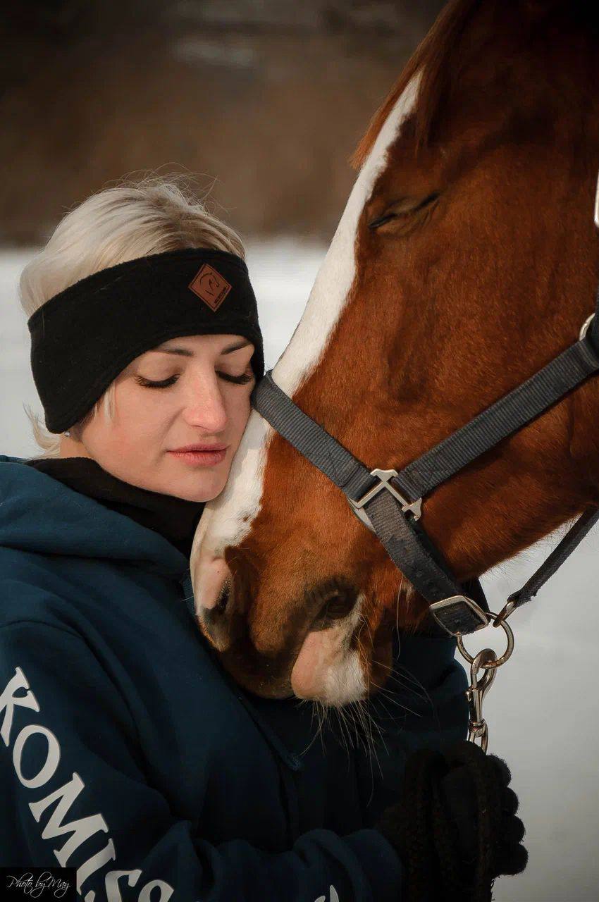 Урок верховой езды на ипподроме