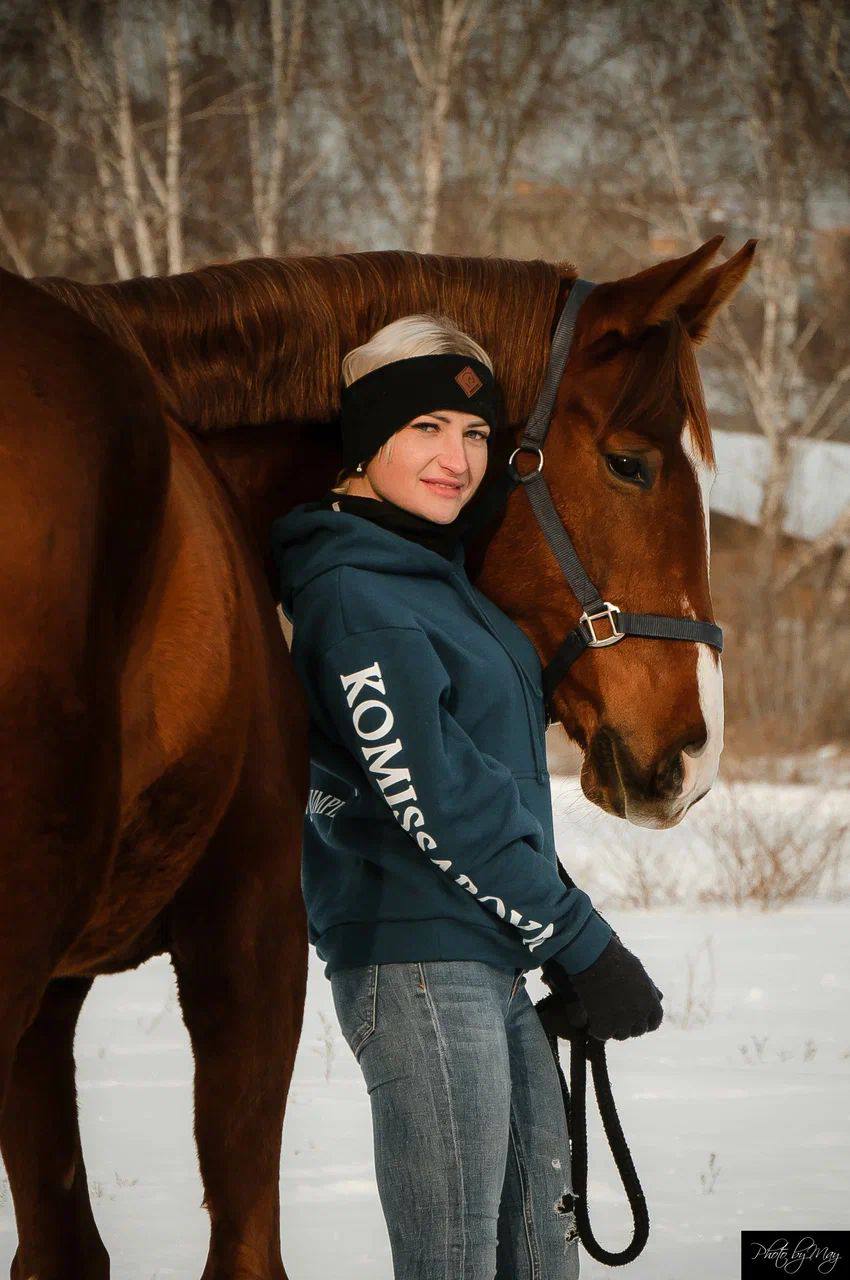 Урок верховой езды на ипподроме