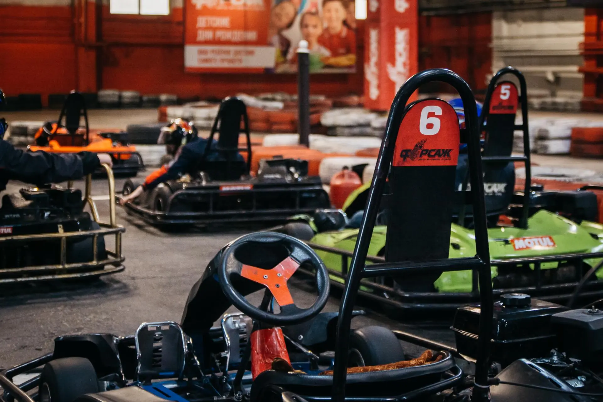 Картинг для двоих на крытом треке