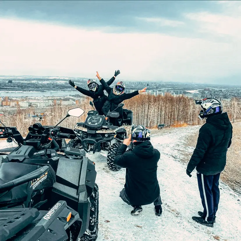 Катание на квадроциклах: скалы Арка и Красный гребень