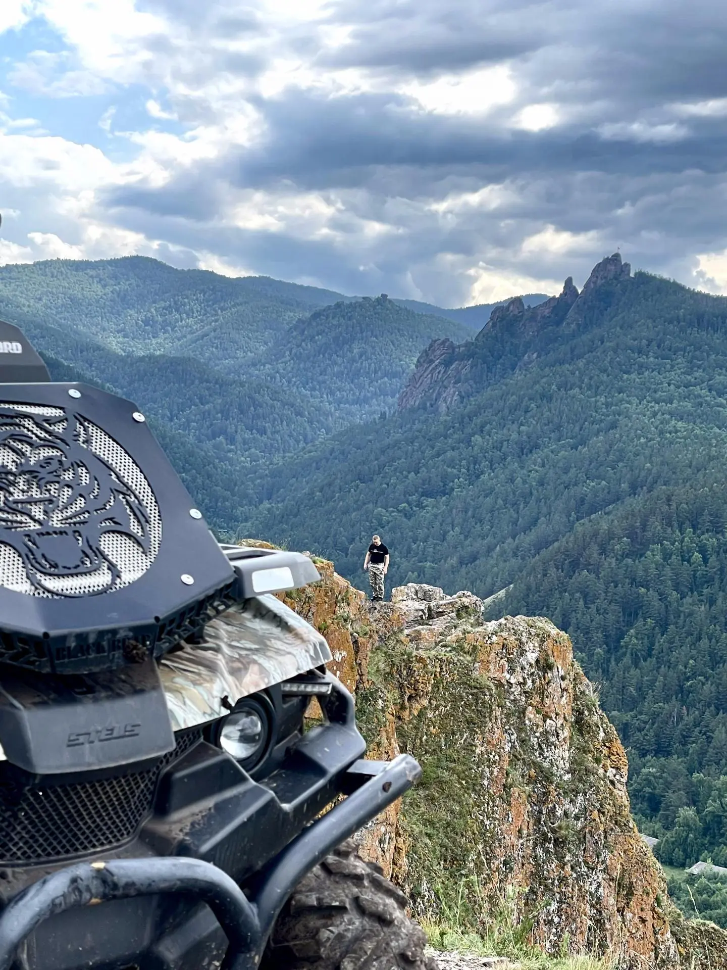 Катание на квадроциклах: скалы Арка и Красный гребень