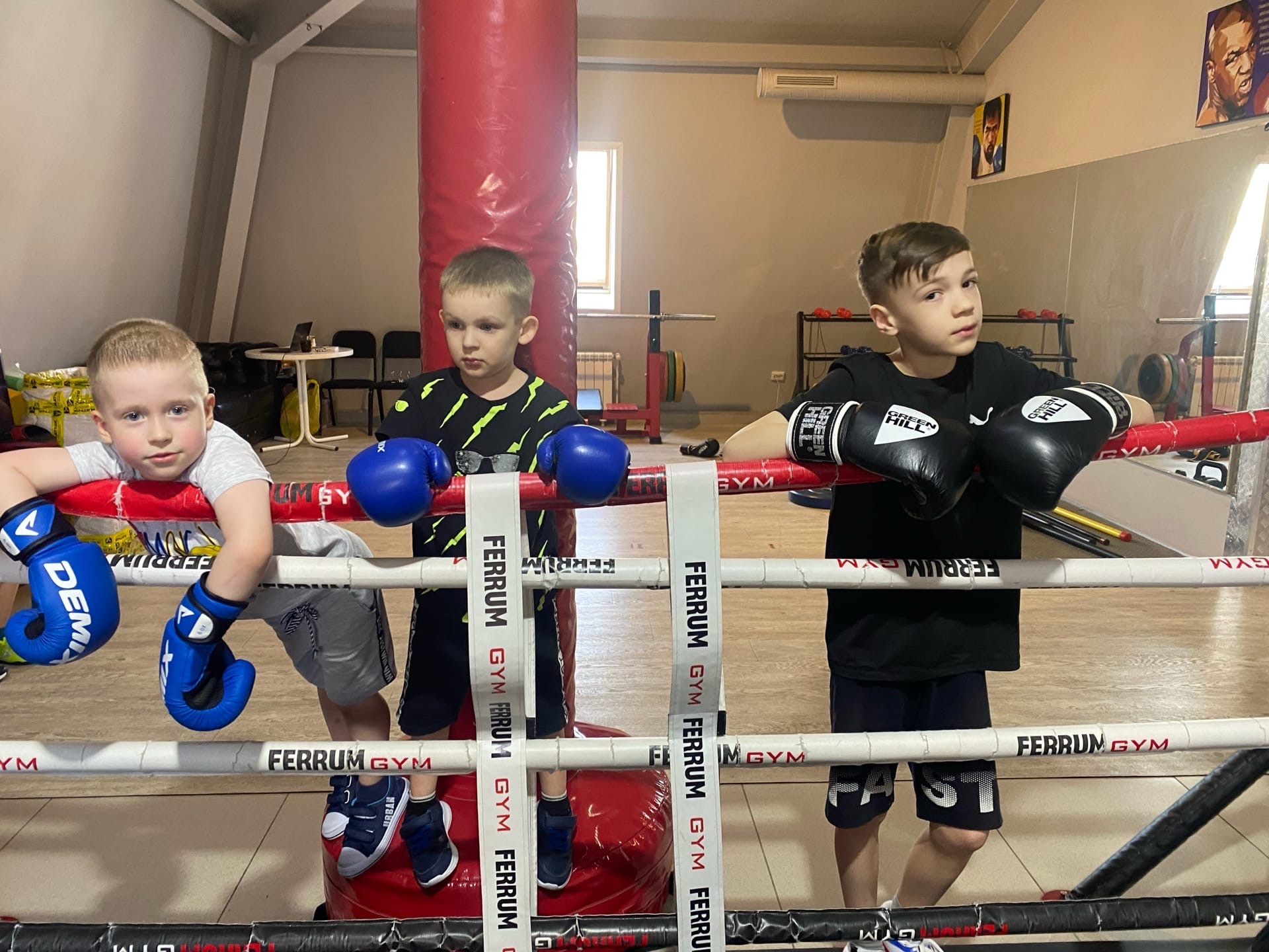 Тренировка по боксу и самообороне в группе