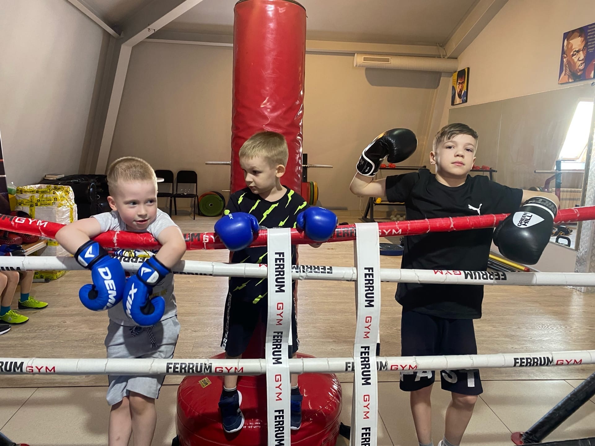 Тренировка по боксу и самообороне в группе