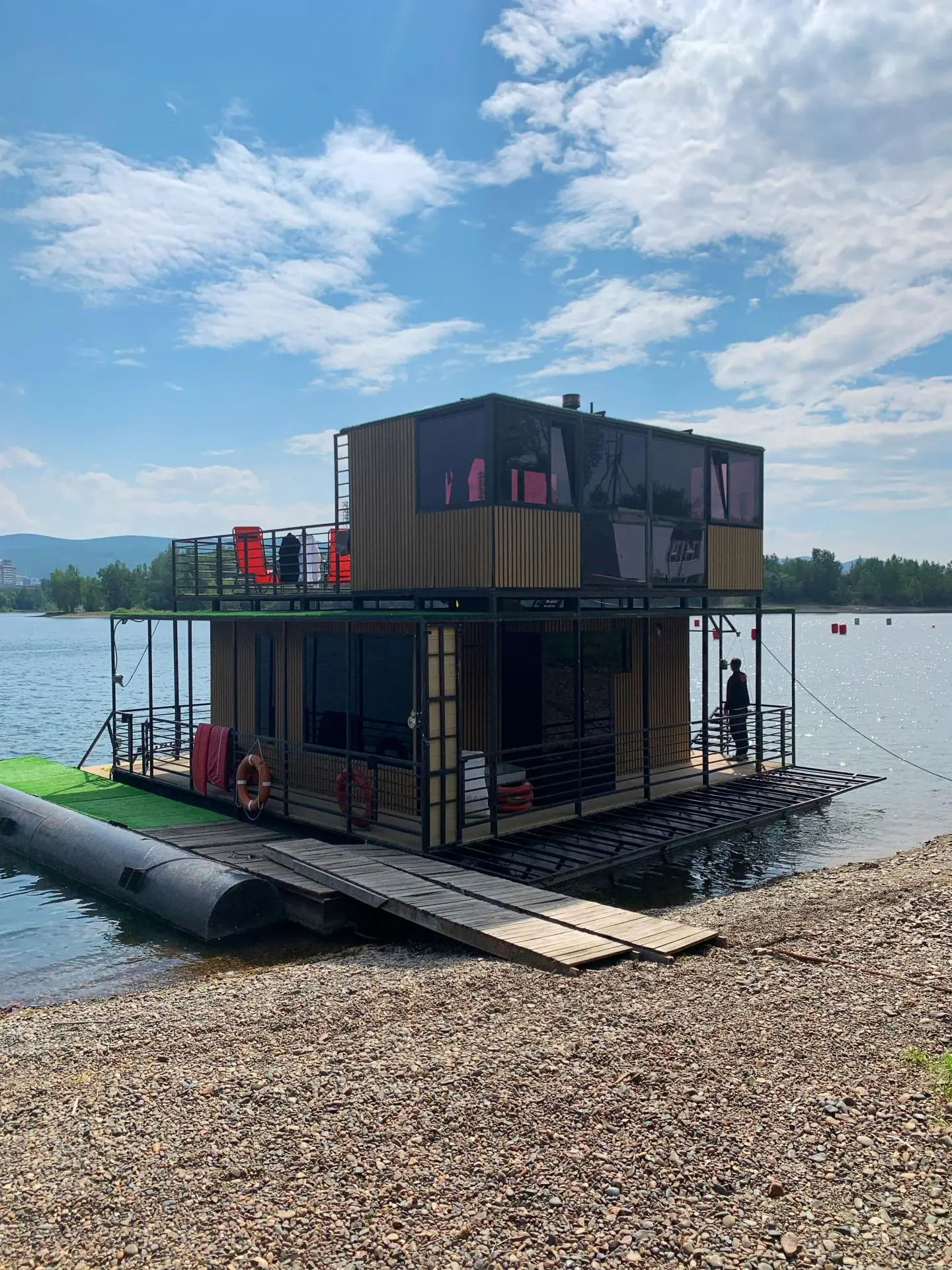 Отдых в плавучей бане на Енисее