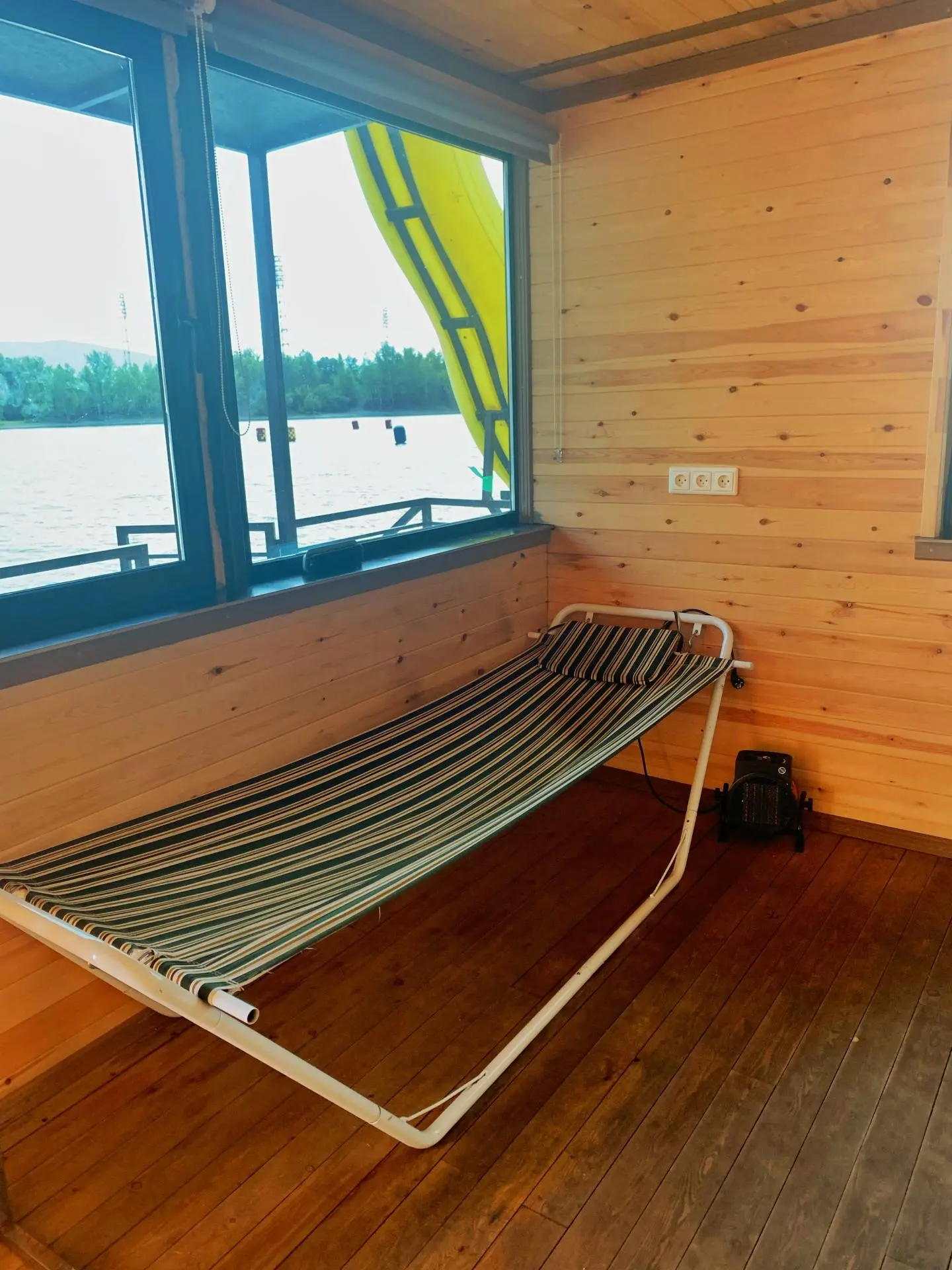 Отдых в плавучей бане на Енисее