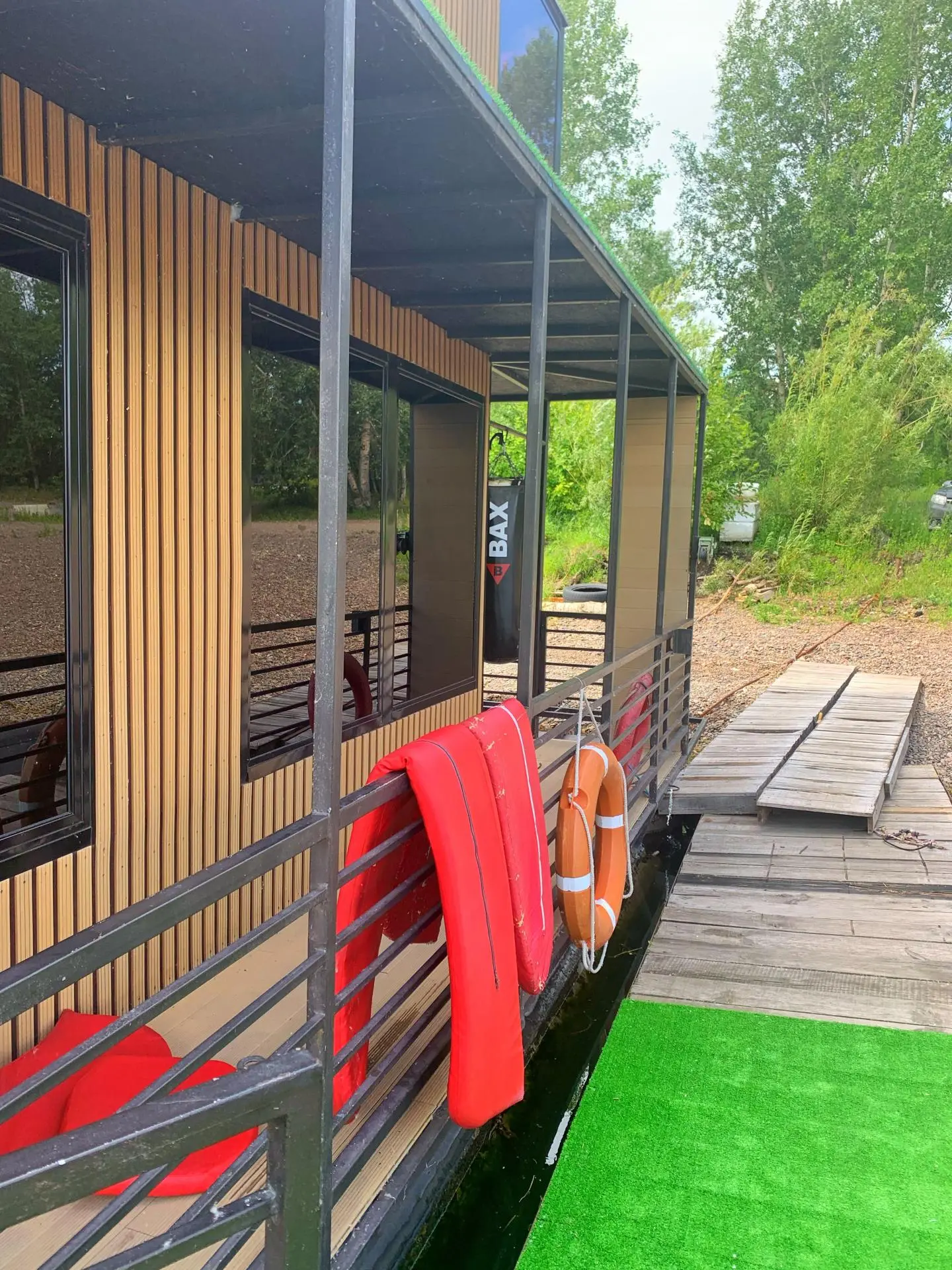 Отдых в плавучей бане на Енисее