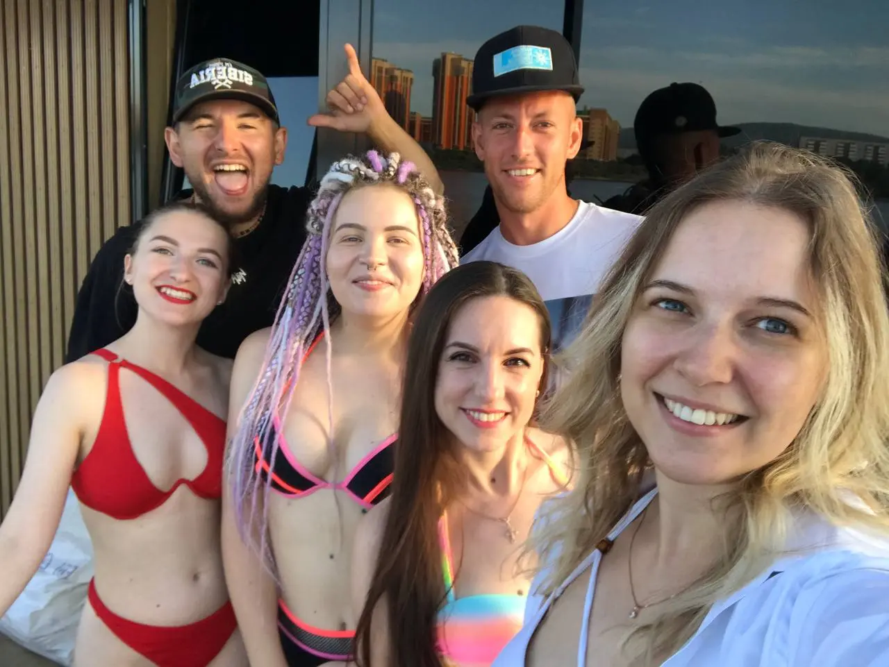 Отдых в плавучей бане на Енисее