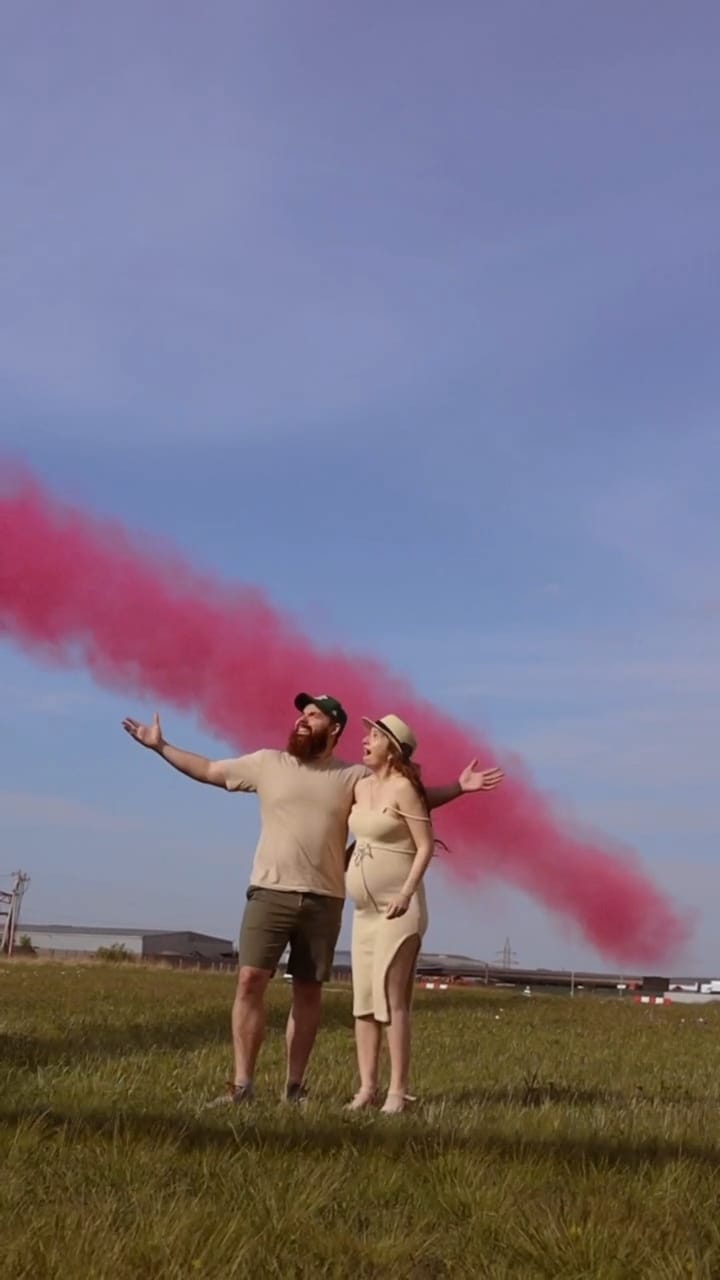 Гендер-пати с дымом из самолета