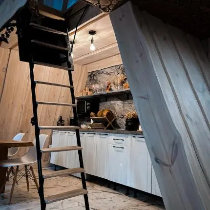 Свидание в А-фрейм домике