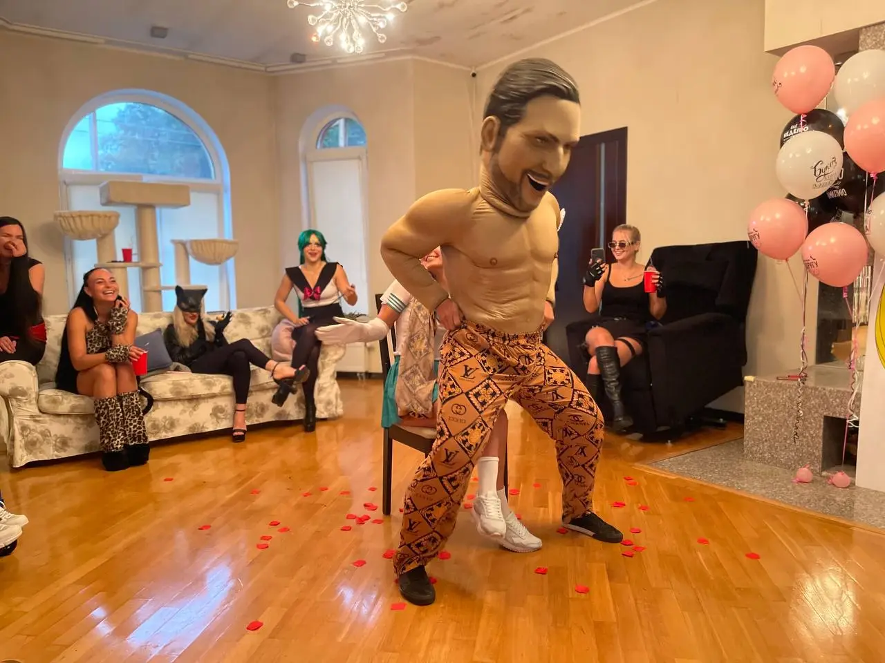 Девичник с Артуром Пирожковым