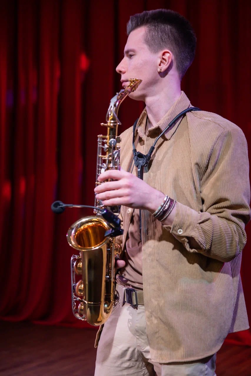 Поздравление саксофониста