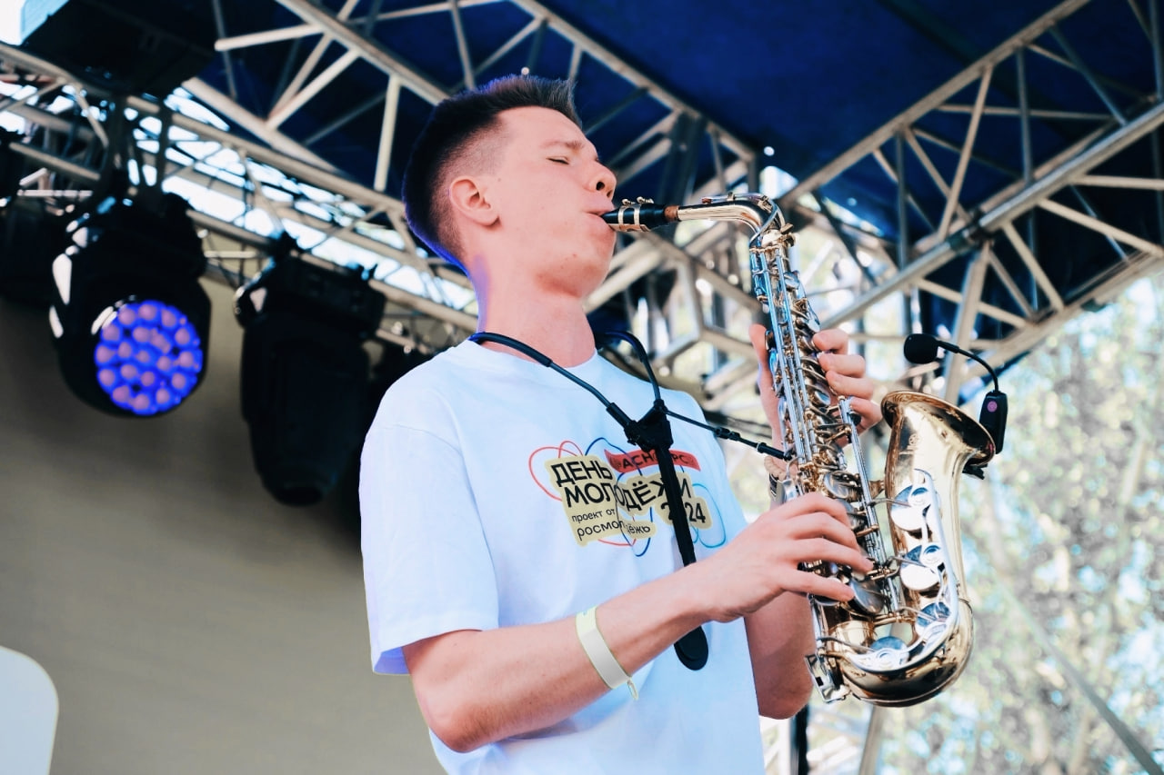 Поздравление саксофониста