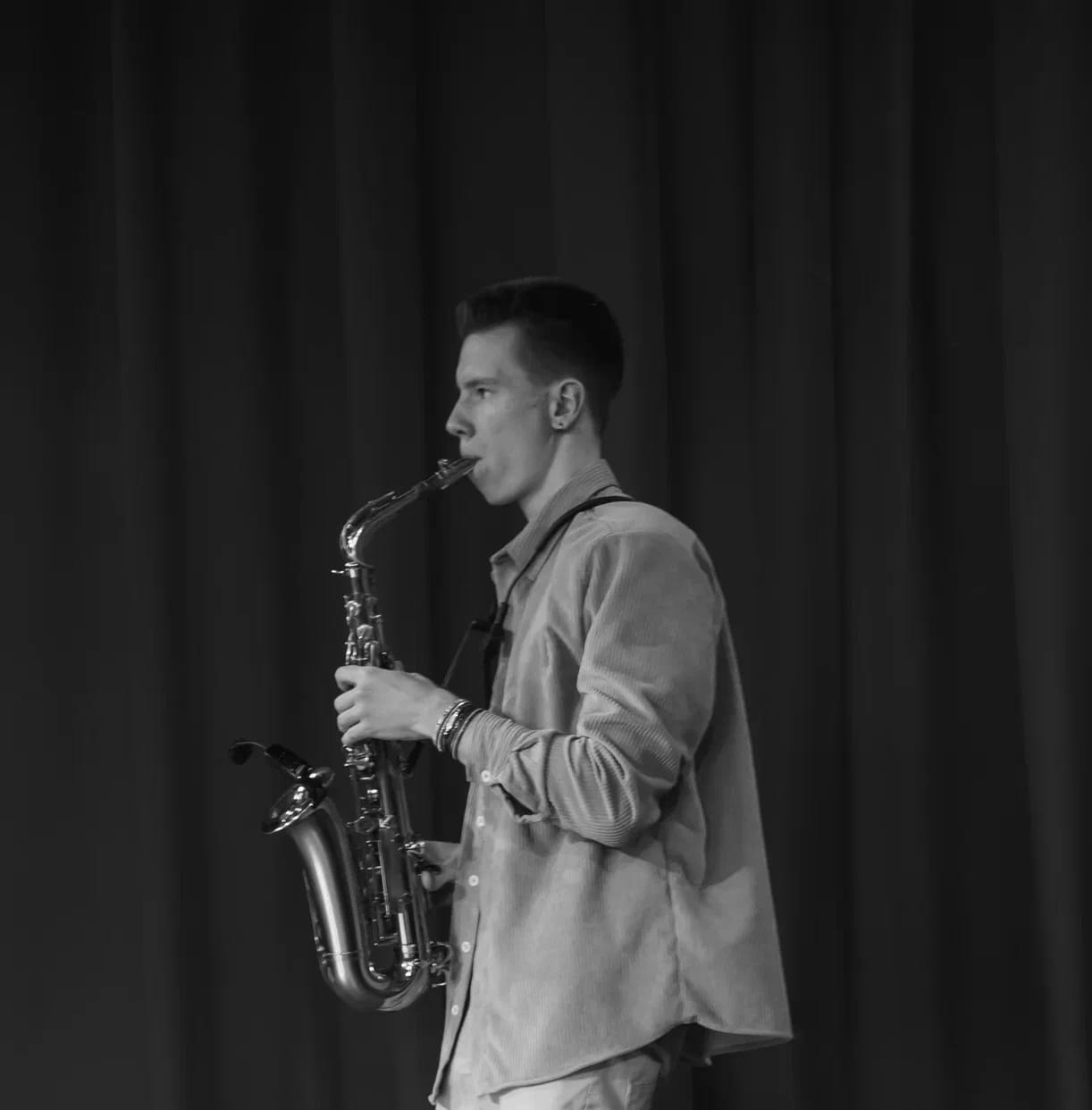 Поздравление саксофониста